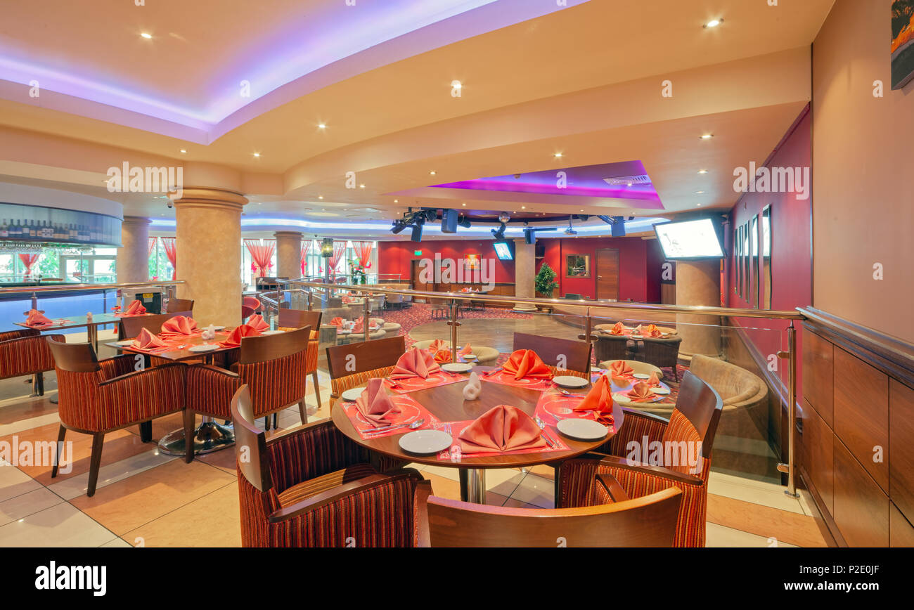 Moscou - Septembre 2014 : intérieur en style moderne du bar-restaurant 'Plaza' Fusion des Affaires indiennes et de la cuisine européenne Banque D'Images