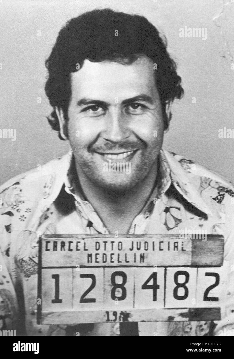 . Deutsch : Pablo Escobar 1977 Foto auf einem der Polizei kolumbianischen. Anglais : un mug shot pris par l'agence régionale de contrôle de la Colombie à Medellín en 1977. English : Pablo Escobar sur une photo de la police colombienne prise suite à son arrestation à Medellín en 1977. 12 août 1981. La Police nationale colombienne 39 Pablo Escobar Mug Banque D'Images