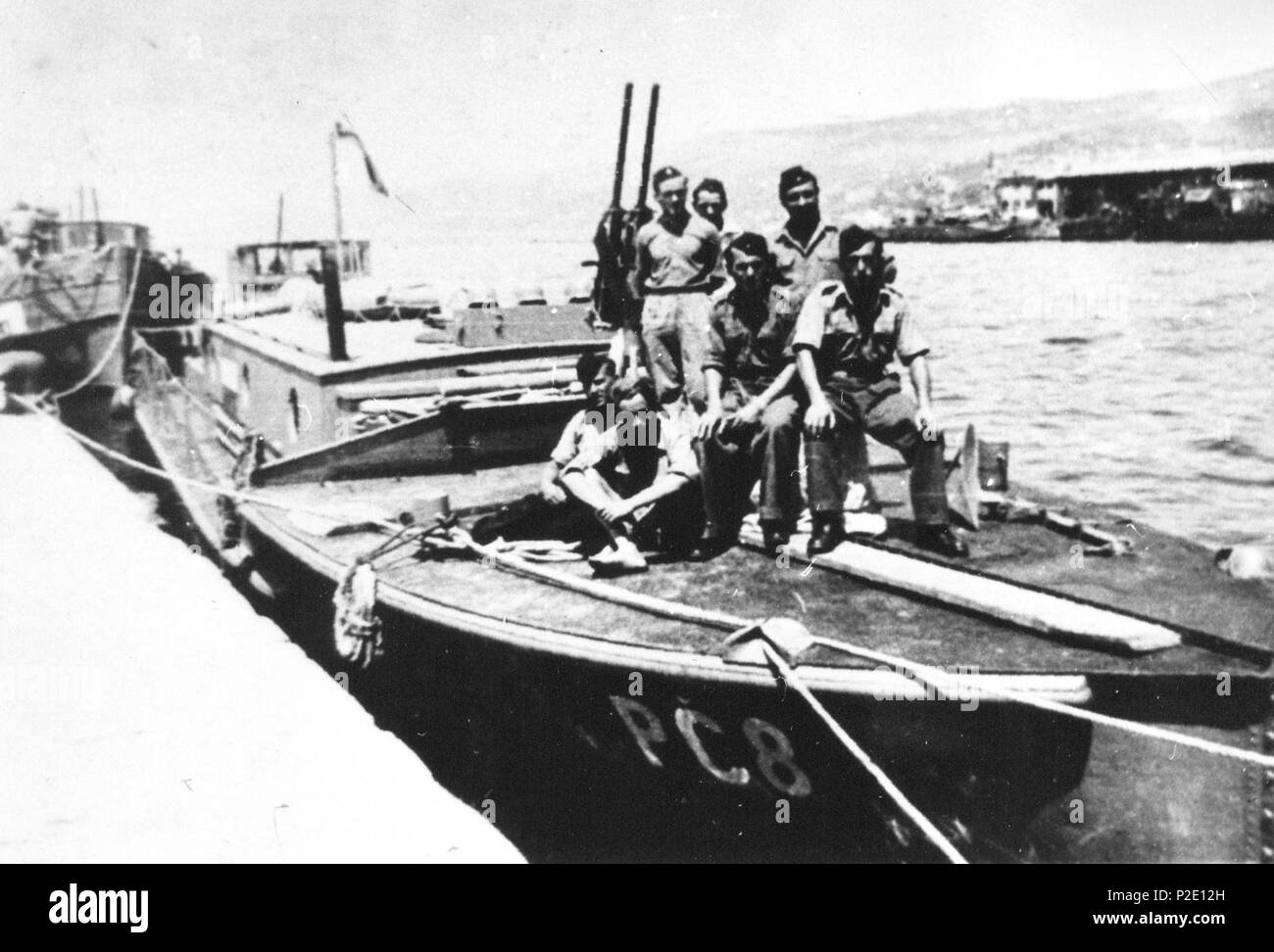 40 Patrolni čamac oslobođenoj Udarnik NOVJ u Trst luci. Banque D'Images