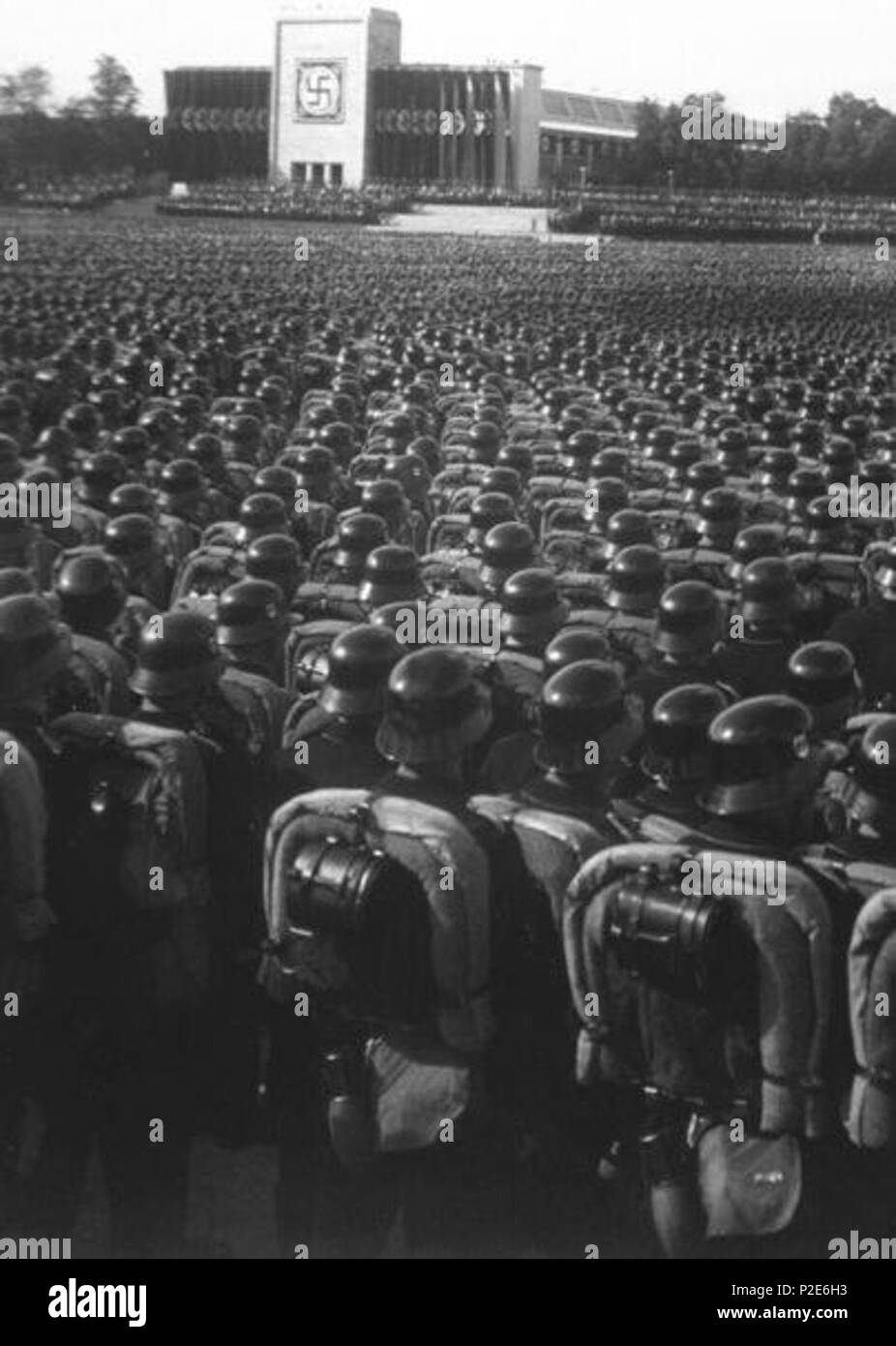 . Deutsch : Reichsparteitag. Ubersicht über den grossen Appell der SA, SS und des NSKK. Anglais : Aperçu de l'appel de masse de SA, SS, et NSKK troupes. Nuremberg, 9 novembre 1935. Archives nationales (NARA) Collection de cadeaux Dossier #  : 200-GR-12 LIVRE Guerres et conflits #  : 983 . 9 novembre 1935. Charles Russell 45 Reichsparteitag 1935 mod Banque D'Images