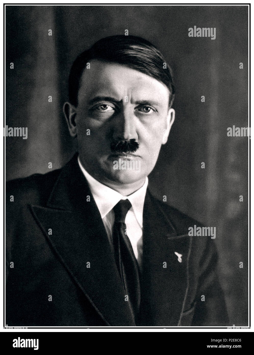 1930 Adolf Hitler (1889 - 1945) Portrait officiel B&W en civil Chancelier de l'Allemagne nazie de 1933. Banque D'Images