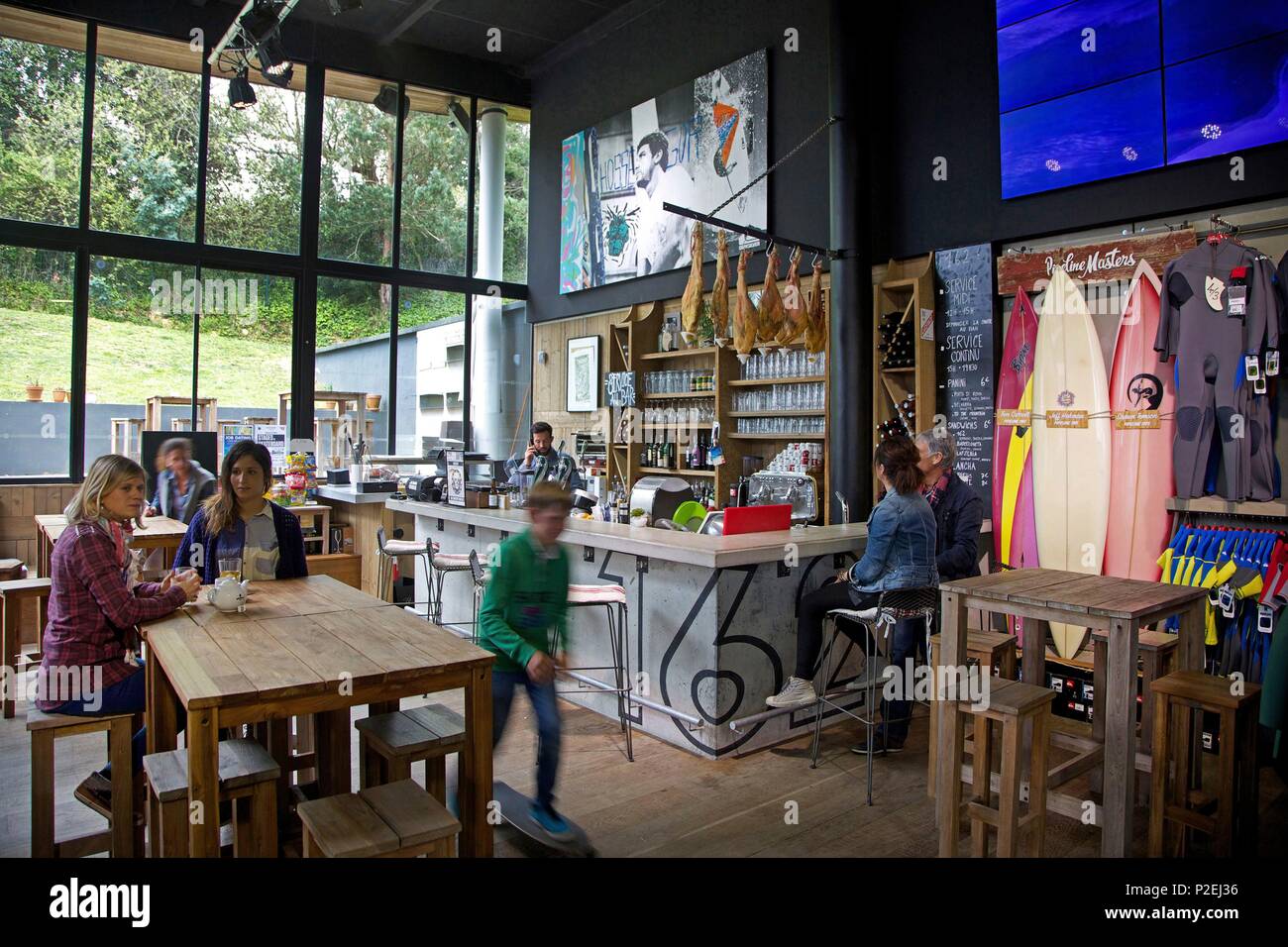 France, Pyrénées Atlantiques, Pays Basque, Saint Jean de Luz, Quicksilver  boardriders cafe Photo Stock - Alamy