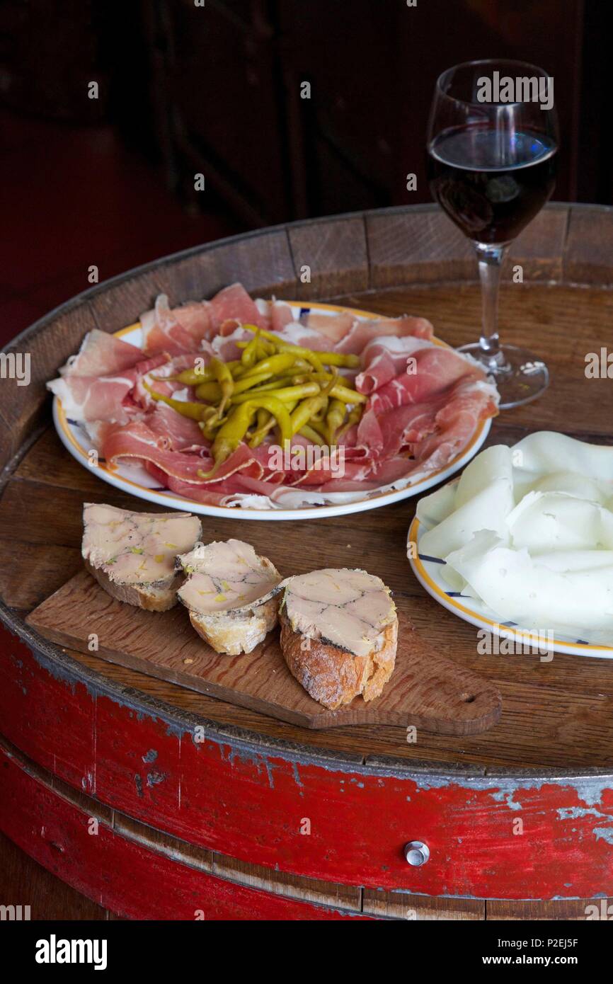 France, Pyrénées Atlantiques, Pays Basque, Biarritz, les tapas de l'Comptoir du foie gras Banque D'Images