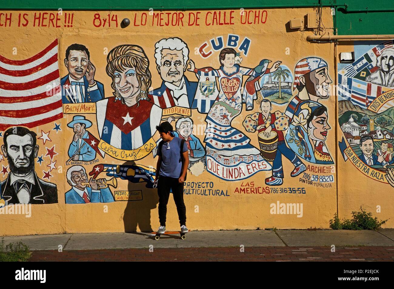 États-unis, Floride, Miami, célébrités cubaines peint sur le mur d'un restaurant cubain sur la Calle Ocho, dans le quartier de Little Havana, dans le centre-ville de Miami Banque D'Images