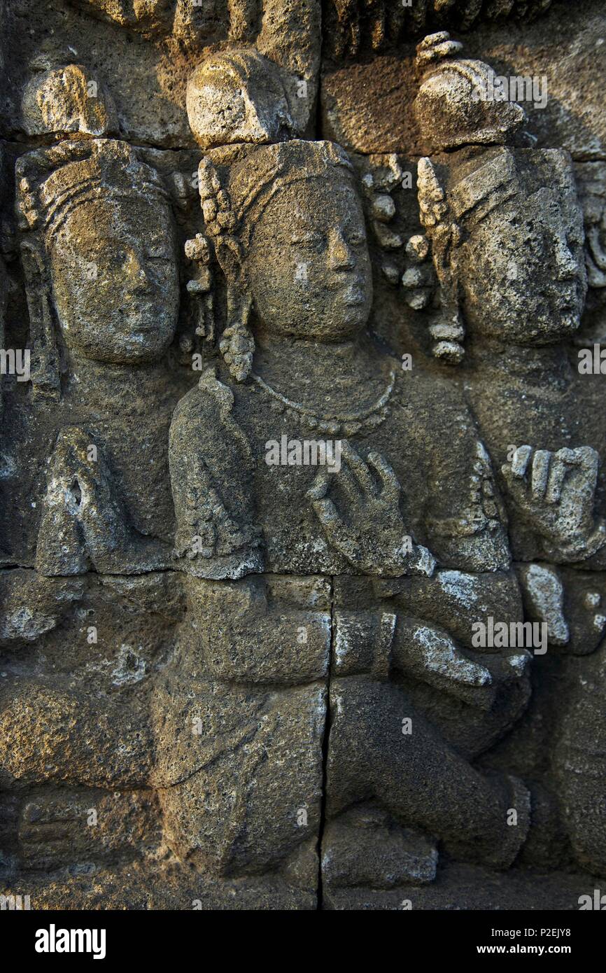 L'Indonésie, de Java, Borobudur, statues de Bouddha sculptées en pierre et des reliefs sur le plus grand temple bouddhiste dans le monde Banque D'Images