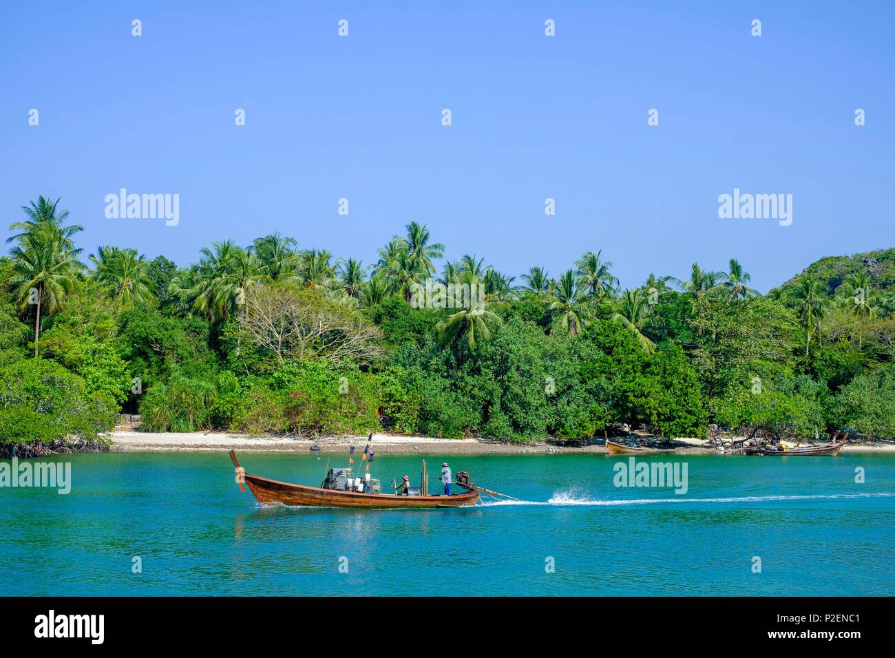 La Thaïlande, province de Phang Nga, Parc national marin de Tarutao, Ko Tarutao island, les pêcheurs à Ao Pante Malacca bay Banque D'Images