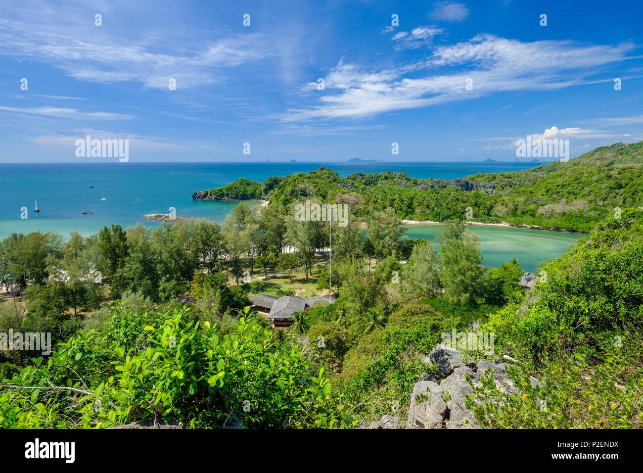 La Thaïlande, province de Phang Nga, Parc national marin de Tarutao, Ko Tarutao island, vue panoramique à partir de la TOE Boo (falaise ou à Bu) Banque D'Images
