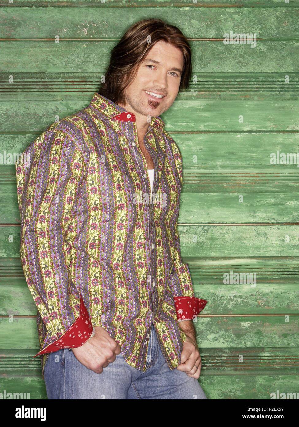 Titre original : HANNAH MONTANA. Titre en anglais : HANNAH MONTANA. Directeur du film : SAM W. ORENDER. Année : 2006. Stars : BILLY RAY CYRUS. Credit : DISNEY CHANNEL / Album Banque D'Images