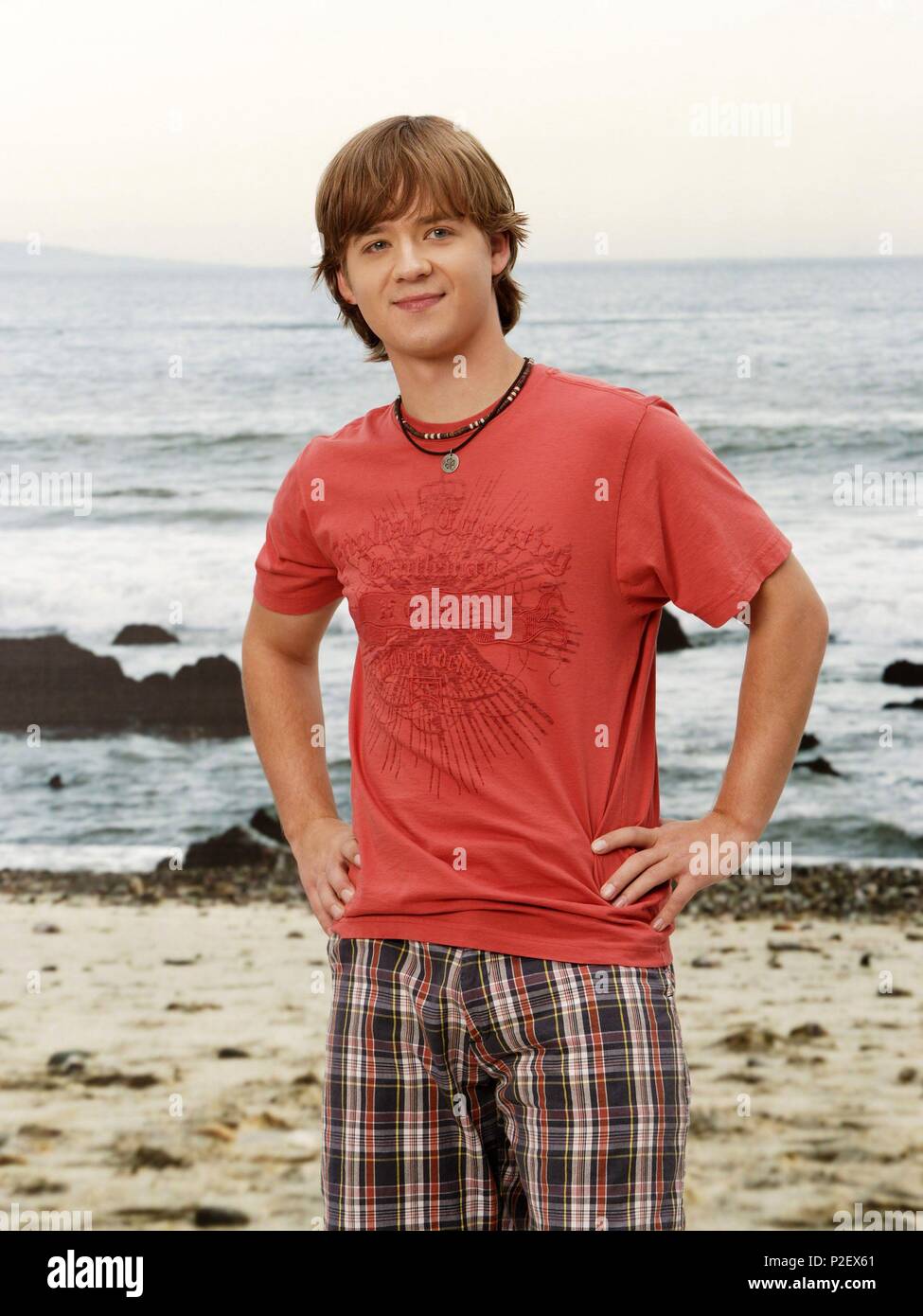 Titre original : HANNAH MONTANA. Titre en anglais : HANNAH MONTANA. Directeur du film : SAM W. ORENDER. Année : 2006. Stars : Jason EARLES. Credit : DISNEY CHANNEL / Album Banque D'Images