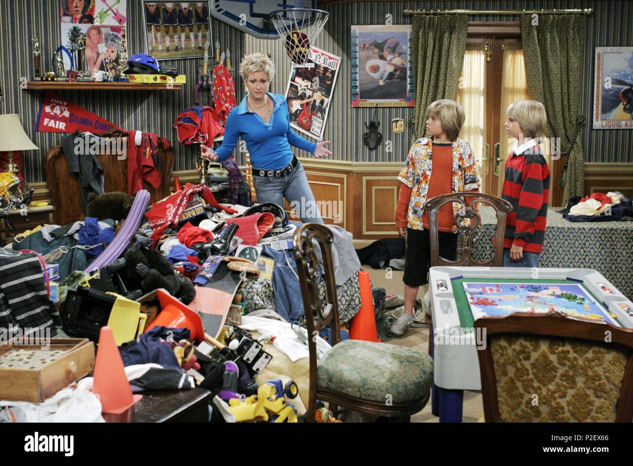 Titre original : vie de palace de Zack et Cody, L'-TV. Titre en anglais : LA VIE DE PALACE DE Zack et Cody. Année : 2005. Stars : COLE SPROUSE DYLAN SPROUSE ; ; KIM RHODES. Credit : WALT DISNEY TELEVISION / Album Banque D'Images