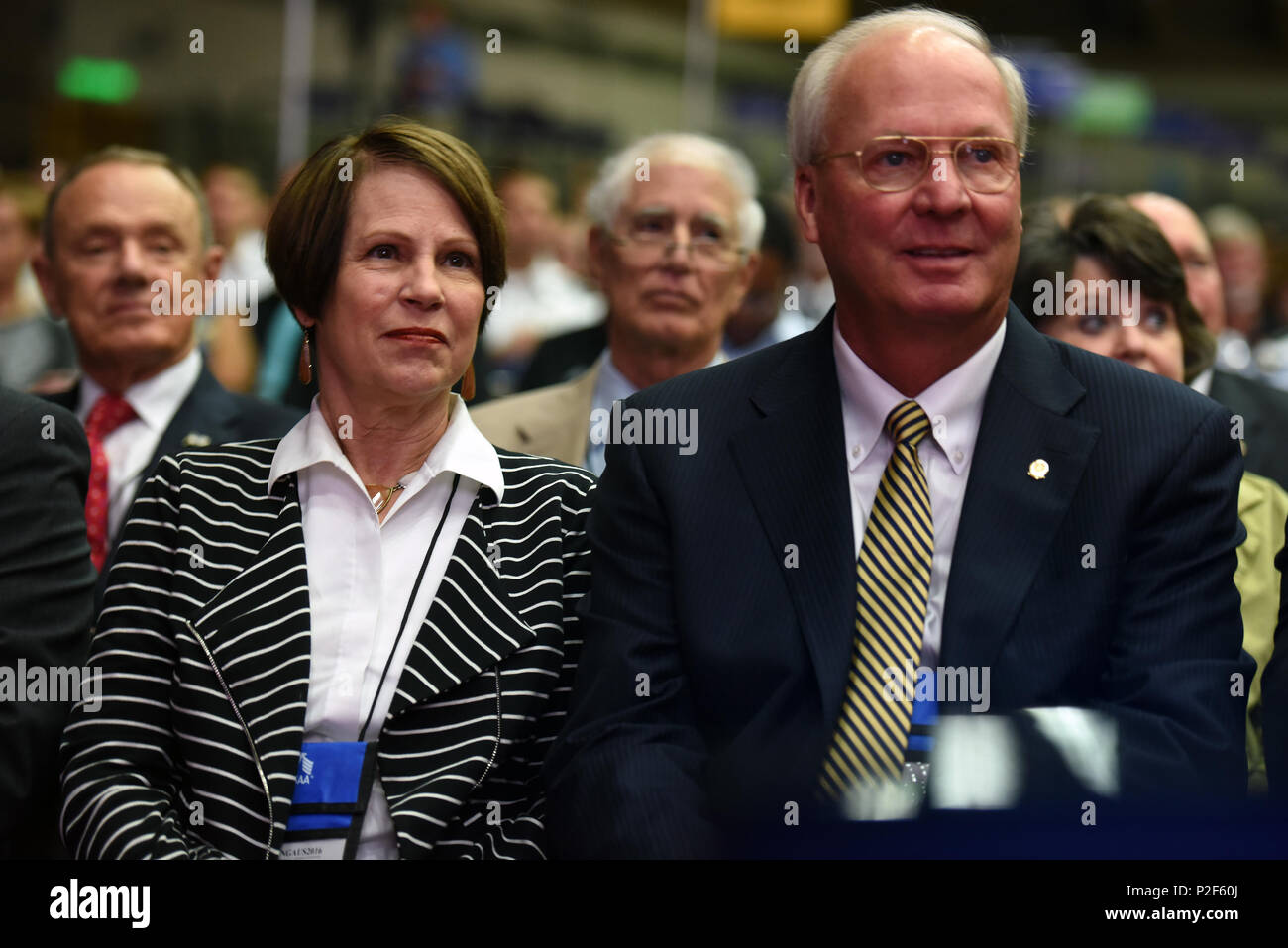 Air Force à la retraite le général Craig McKinley, ancien chef de la Garde nationale, au Bureau de l'Association de la Garde nationale des États-Unis 138e Conférence générale, Baltimore, Md, le 10 septembre, 2016. (U.S. La Garde nationale de l'armée photo par le Sgt. 1re classe Jim Greenhill) Banque D'Images