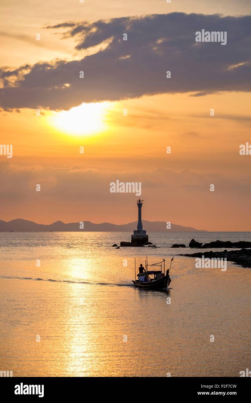 La Thaïlande, province de Phang Nga, Parc national marin de Tarutao, Ko Tarutao island, coucher de Ao Pante Malacca beach Banque D'Images