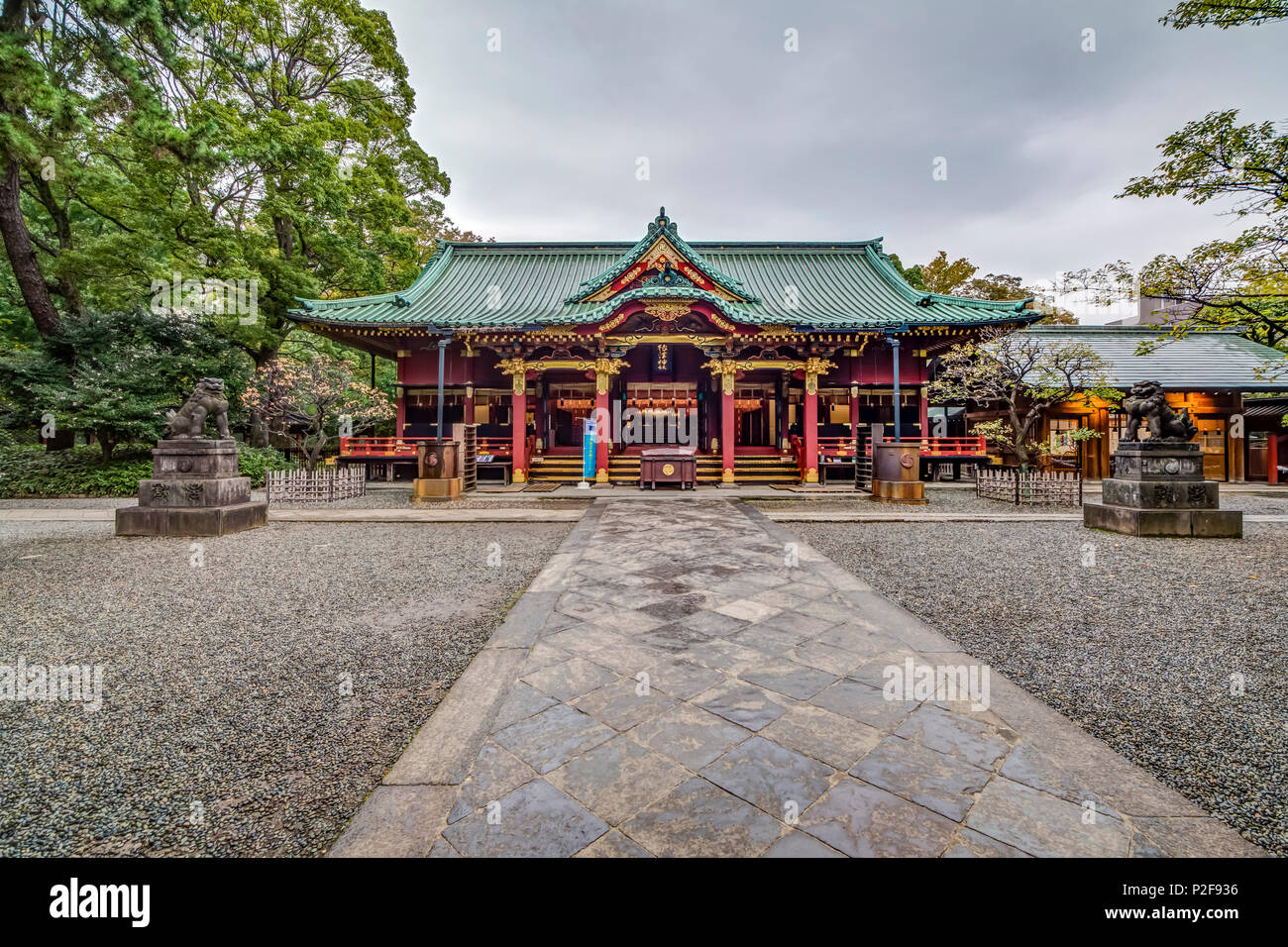 Le bâtiment principal de l'Nezu-Shrine, Yanaka, Taito-ku, Tokyo, Japon Banque D'Images
