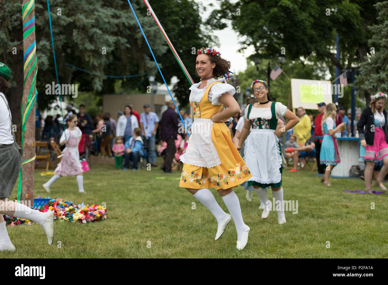 Frankenmuth, Michigan, USA - Le 10 juin 2018 Membres de l'Frankenmuth dance centre effectuer le maypole dance durant la fête bavaroise. Banque D'Images