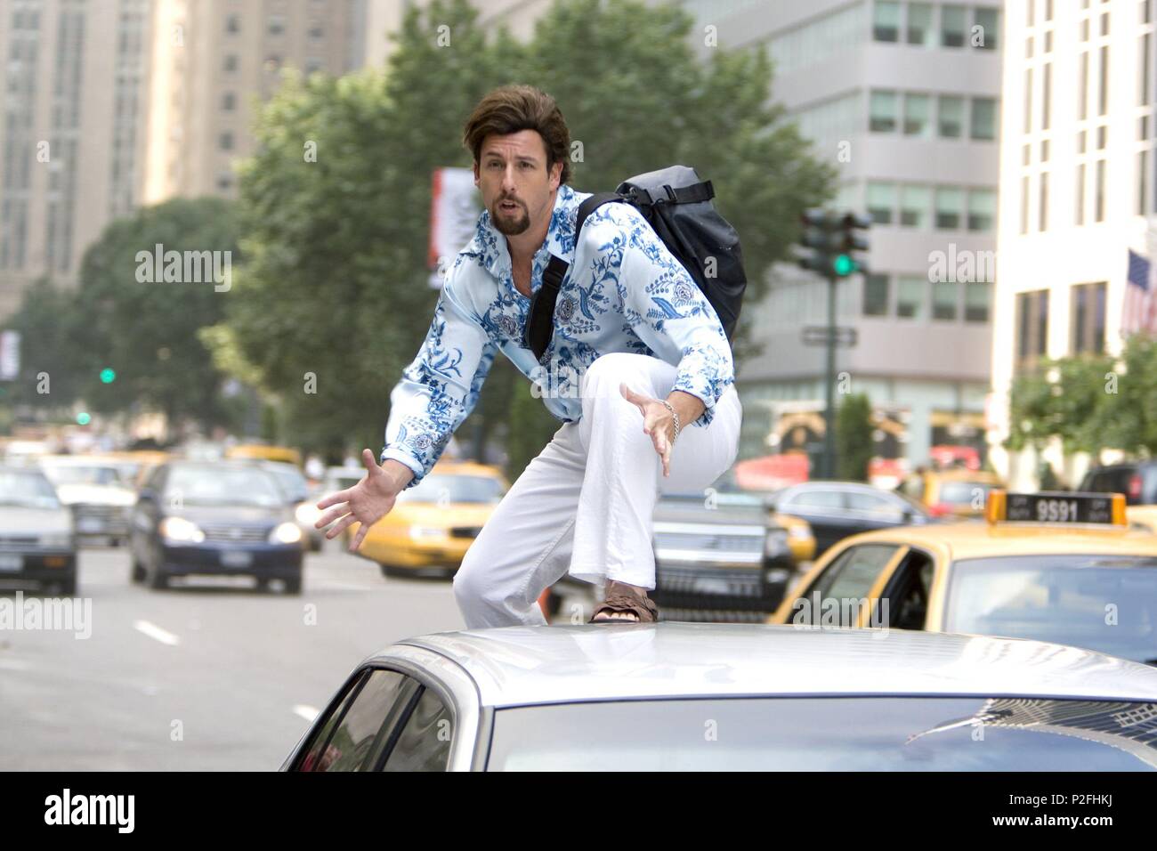 Titre original : Vous ne salissez pas avec le Zohan. Titre en anglais : Vous ne salissez pas avec le Zohan. Directeur de film : Dennis Dugan. Année : 2008. Stars : ADAM SANDLER. Crédit : HAPPY MADISON PRODUCTIONS/médias relativité / Album Banque D'Images