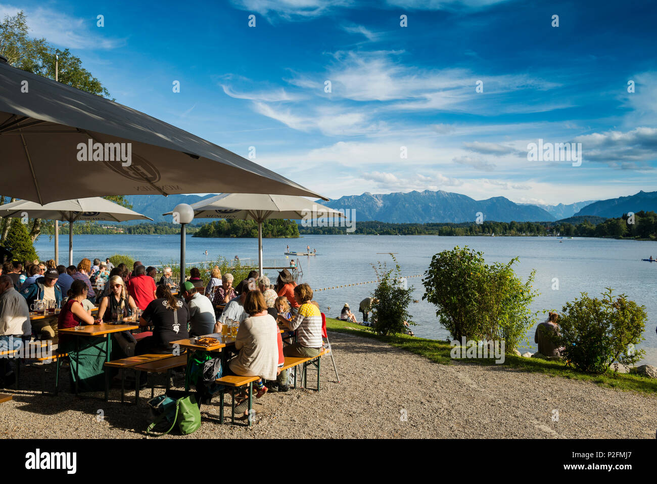 Jardin de bière Alpenblick, Uffing, Staffelsee, Bavière, Allemagne Banque D'Images