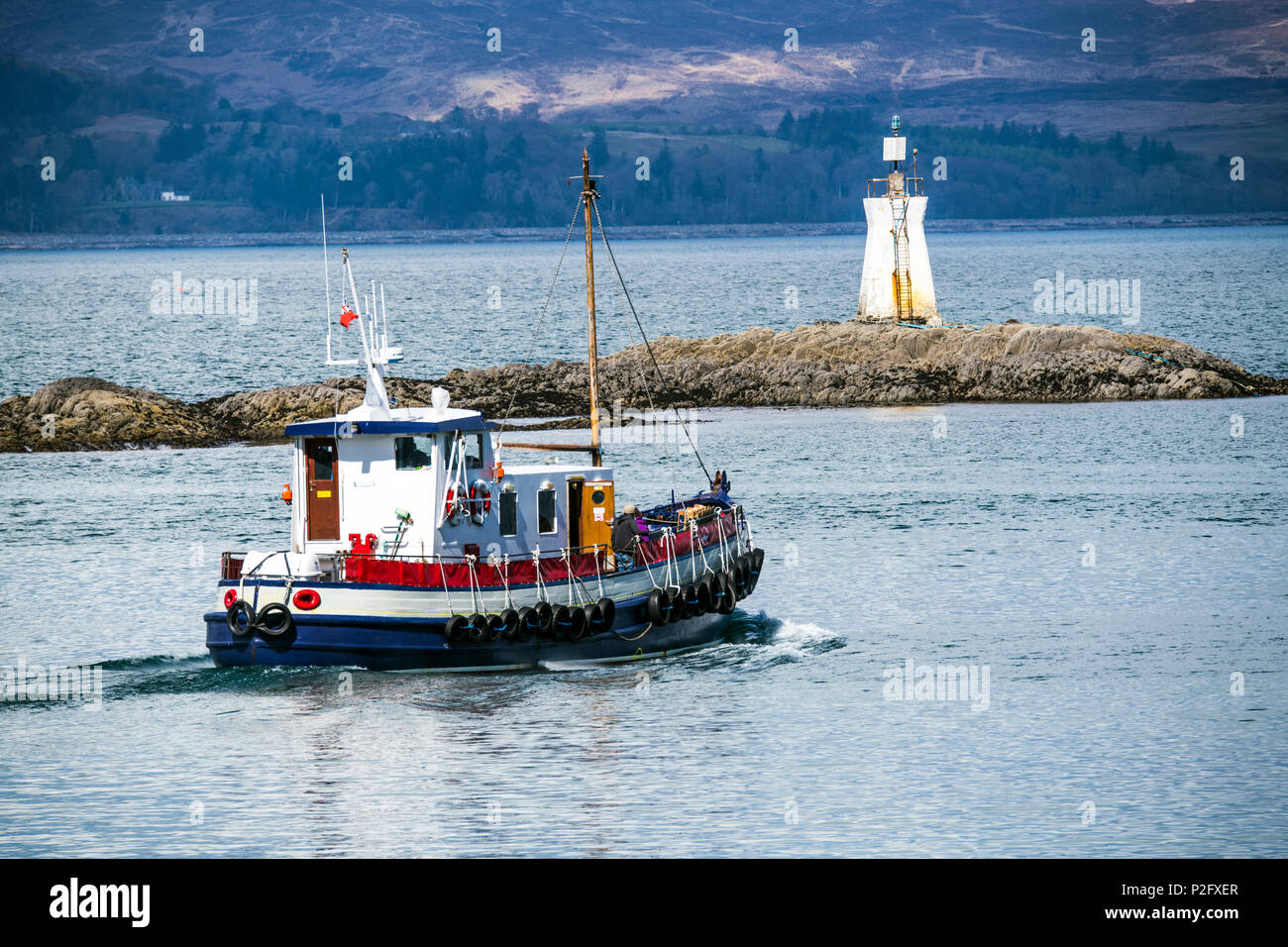 Les îles de l'Ouest ferry quitte le port de Mallaig dans le district de Lochaber les Highlands d'Ecosse. Banque D'Images