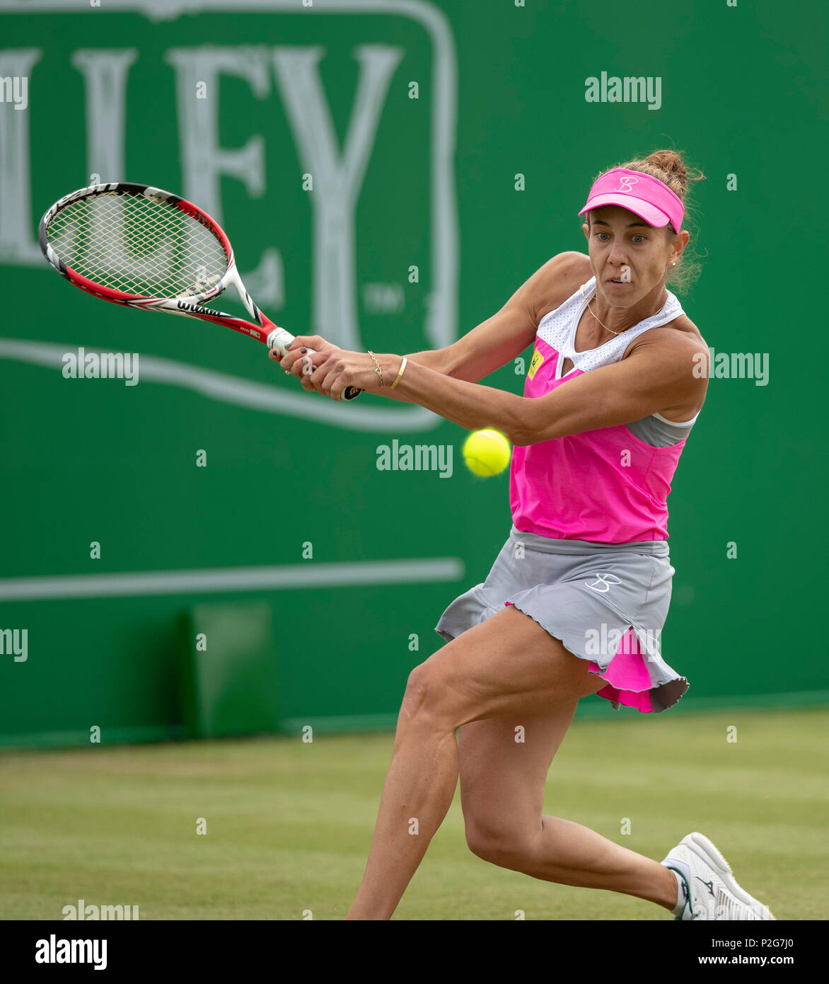 Centre de tennis de Nottingham, Nottingham, Royaume-Uni. 15 Juin, 2018. La Nature Valley Open de tennis ; Mihaela Buzarnescu (ROU) joue un revers dans sa correspondance avec Naomi Osaka (JPN) Credit : Action Plus Sport/Alamy Live News Banque D'Images