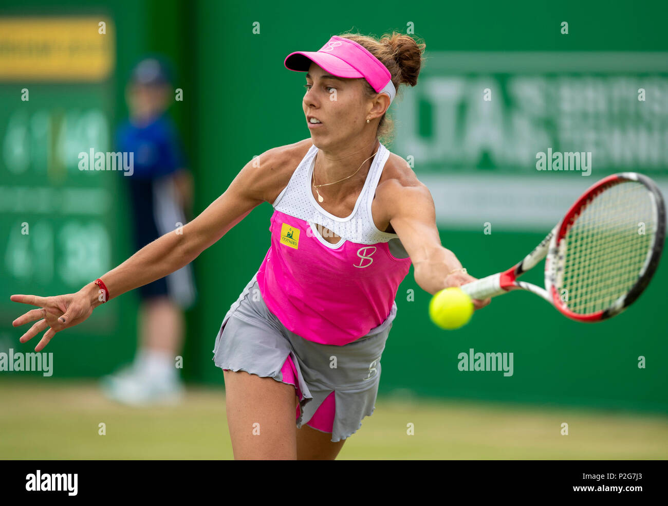 Centre de tennis de Nottingham, Nottingham, Royaume-Uni. 15 Juin, 2018. La Nature Valley Open de tennis ; Mihaela Buzarnescu (ROU) en action dans le trimestre dernier match face à Naomi Osaka (JPN) Credit : Action Plus Sport/Alamy Live News Banque D'Images