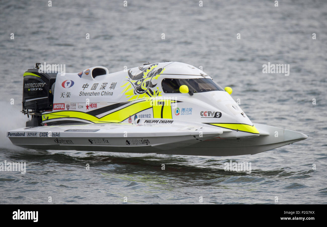 Royal Victoria Dock, London, UK. 15 Juin, 2018. Le Grand Prix de Londres, partie de Londres Tech Week. Londres accueille l'UIM F1H2O World Championship bateau course pour la première fois en 33 ans, le week-end commence par l'exercice pratique sur le circuit de mesure 1720. Qualités lieu le 16 juin avec la course de Grand Prix le 17 juin avec des bateaux d'atteindre la vitesse de 140km/h sur la ligne droite avec des virages à 90mph. Credit : Malcolm Park/Alamy Live News. Banque D'Images