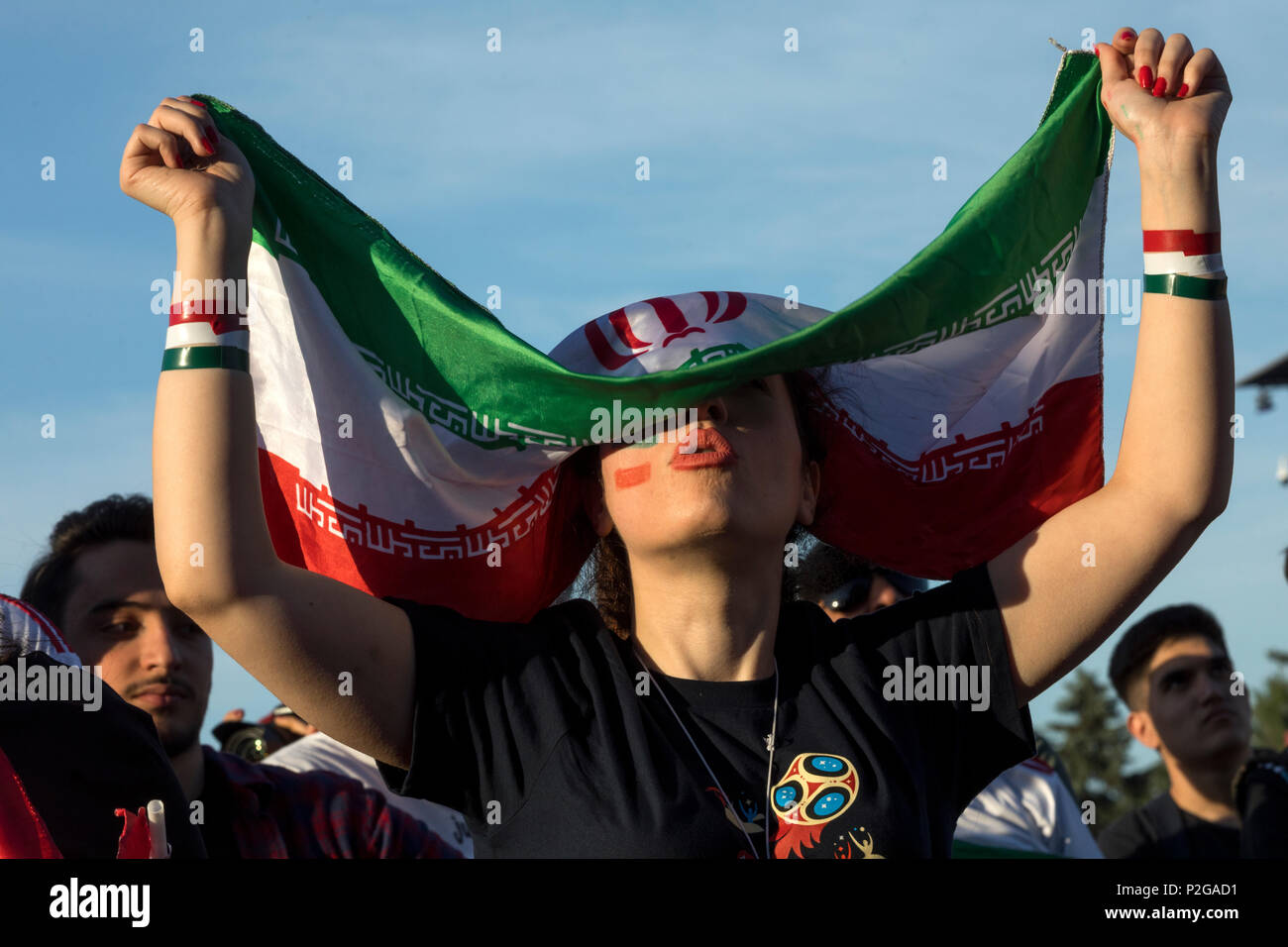 Moscou, Russie. 15 Juin, 2018. L'équipe nationale de football de l'Iran, réjouissez-vous de la victoire de leur équipe lors de la Coupe du Monde FIFA 2018 Russie Crédit : Nikolay Vinokourov/Alamy Live News Banque D'Images