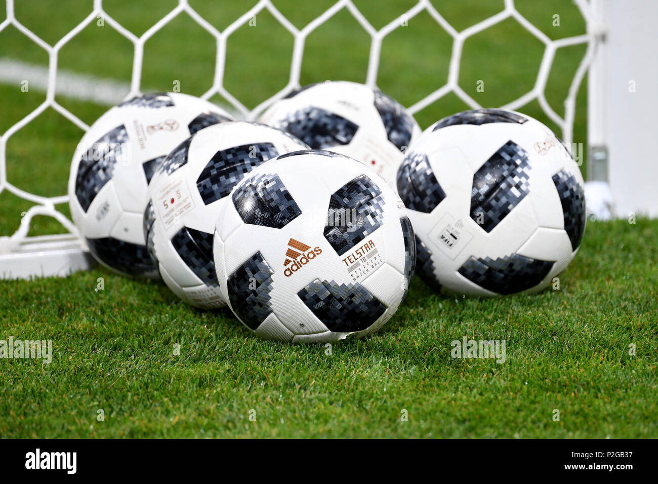 Sochi, Russia. 15 Juin, 2018. Randmotiv, fonction, balle de jeu officielle Adidas Telstar, Baelle. Portugal (POR) - Espagne (ESP) 3-3, premier tour, Groupe B, Jeu 1, le 15.06.2018 à Sotchi, stade Fisht Olymipic. Coupe du Monde de Football 2018 en Russie à partir de la 14.06. - 15.07.2018. Utilisation dans le monde entier | Credit : dpa/Alamy Live News Banque D'Images