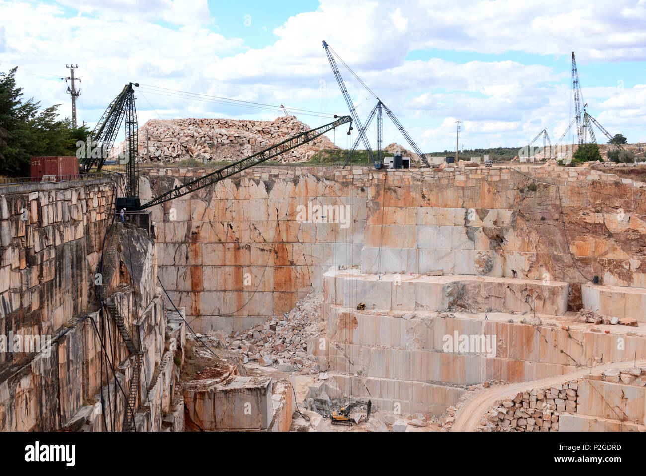 L'exploitation de carrières de marbre près d'Estremoz, Alentejo, Portugal Banque D'Images