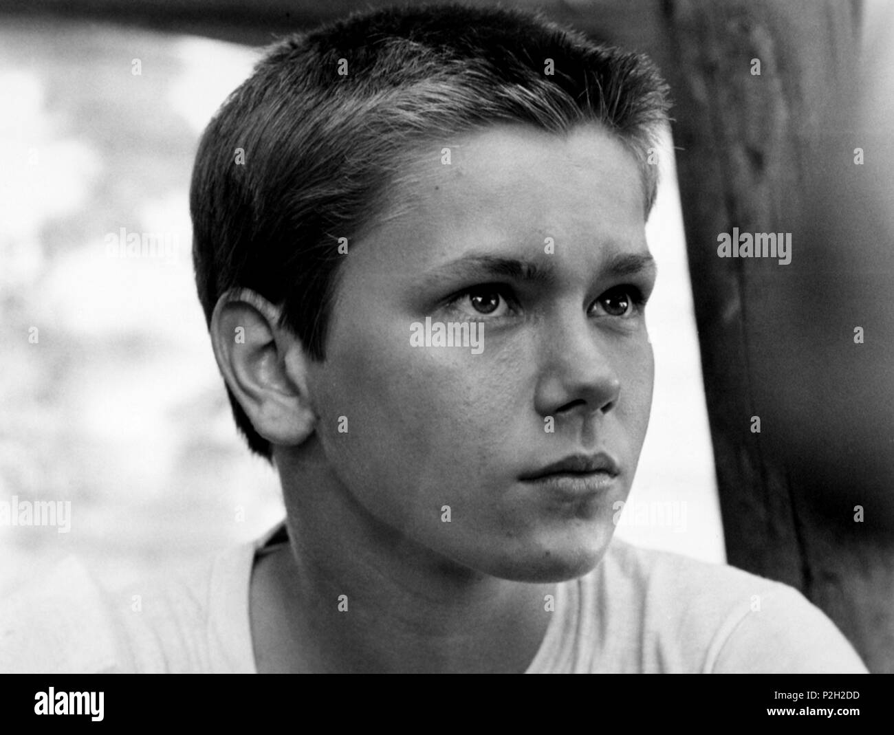 Film Original Title : STAND BY ME. Titre en anglais : STAND BY ME. Film Réalisateur : Rob Reiner. Année : 1986. Stars : RIVER PHOENIX. Credit : Columbia Pictures / Album Banque D'Images