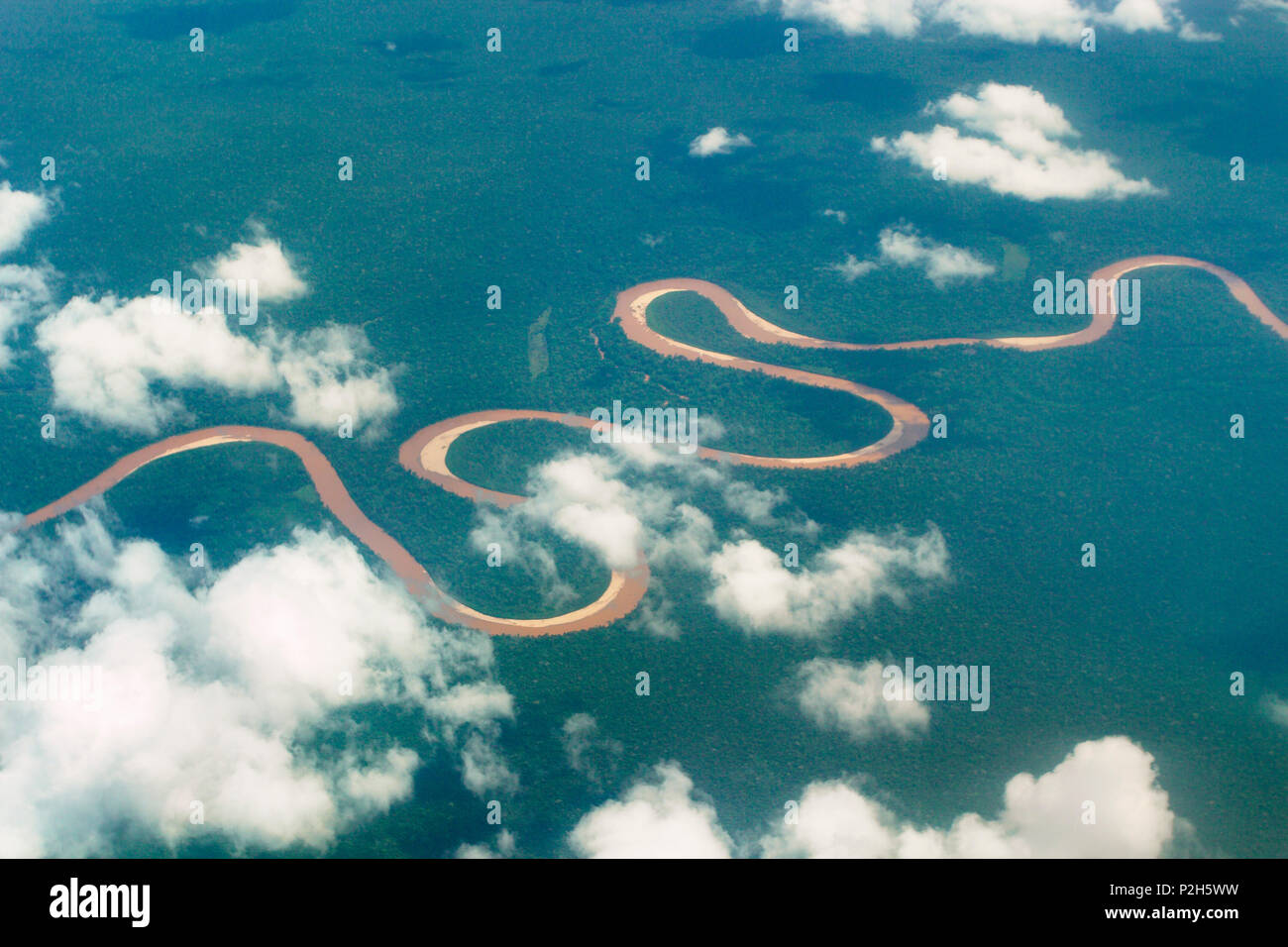 Vue aérienne d'une rivière dans rainforest Banque D'Images