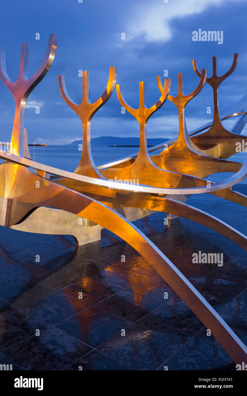 Viking ship sculpture reykjavik Banque de photographies et d’images à