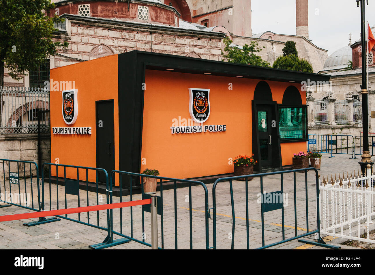 Istanbul, 17 juin 2017 : la station de police de la police touristique à la place Sultanahmet à Istanbul, Turquie. La protection et l'aide aux touristes. Banque D'Images