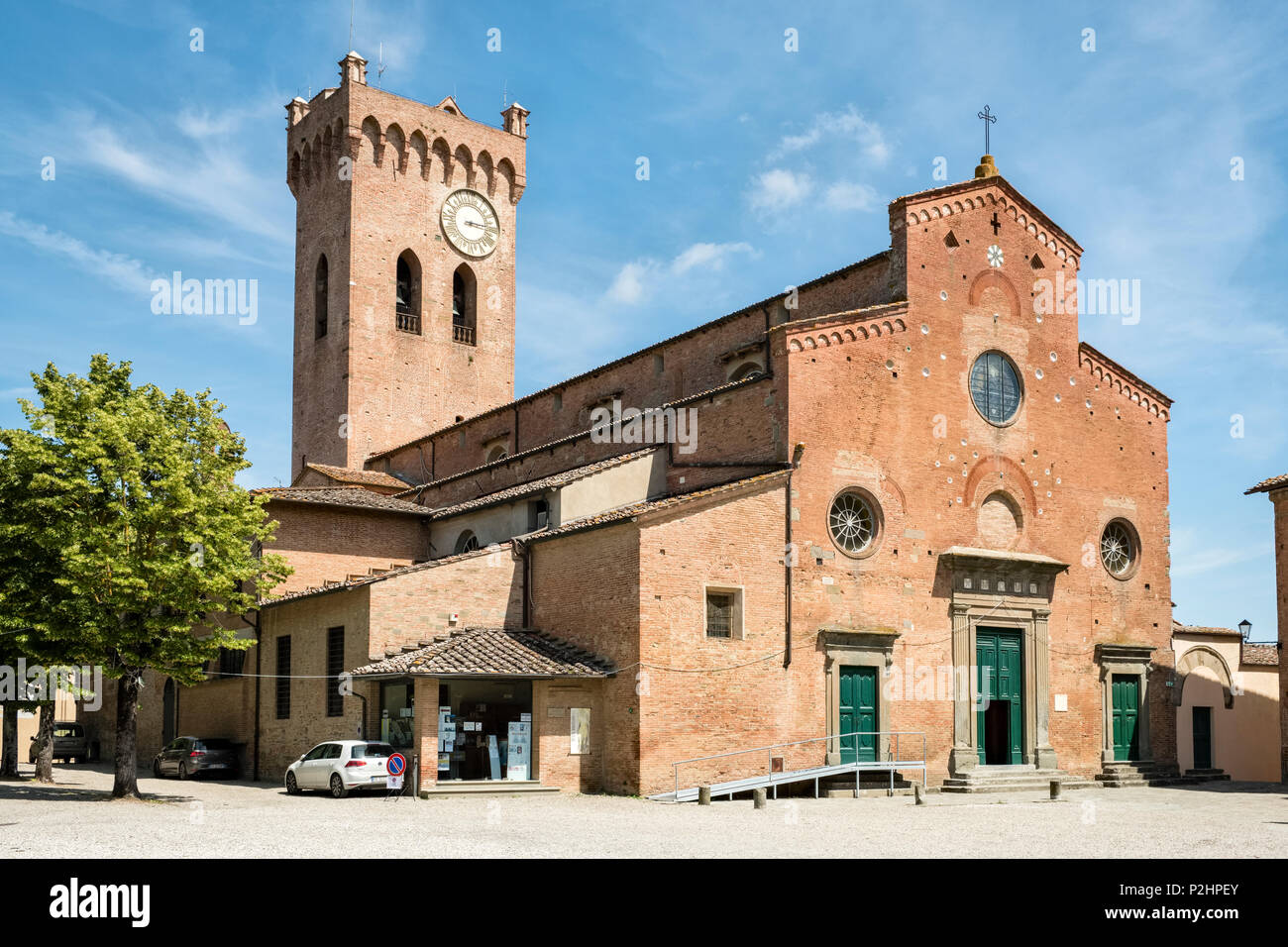 San Miniato, en Toscane, Italie. 13c le Duomo (la cathédrale) de S. Maria Assunta et San Genesio, et son Campanile (clocher), connu sous le nom de Tour Matilde Banque D'Images