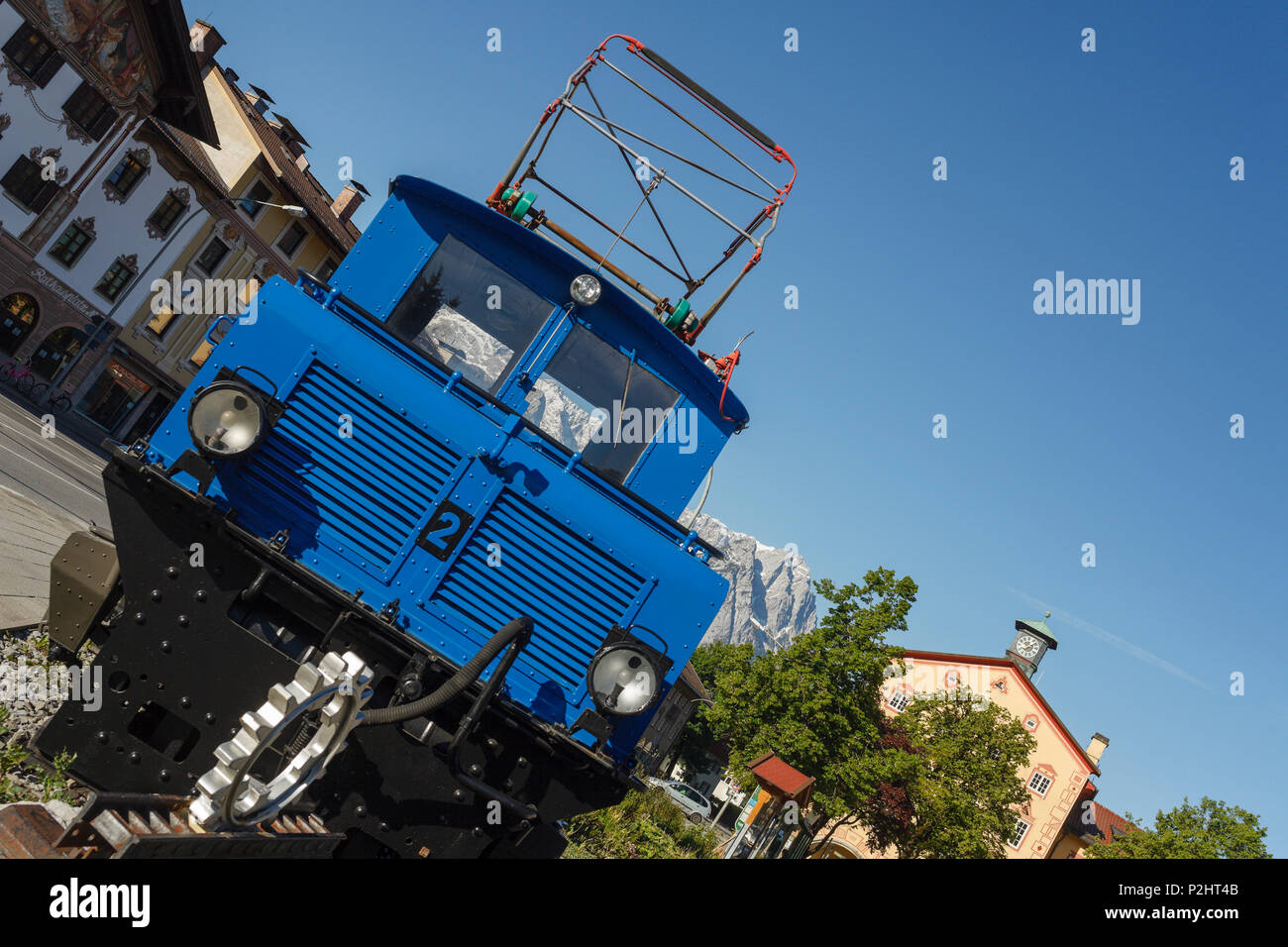 Locomotive historique du chemin de fer de la Zugspitze bavarois, Rathausplatz square à l'hôtel de ville, Cog railway, Zugspitze, Partenkir Banque D'Images