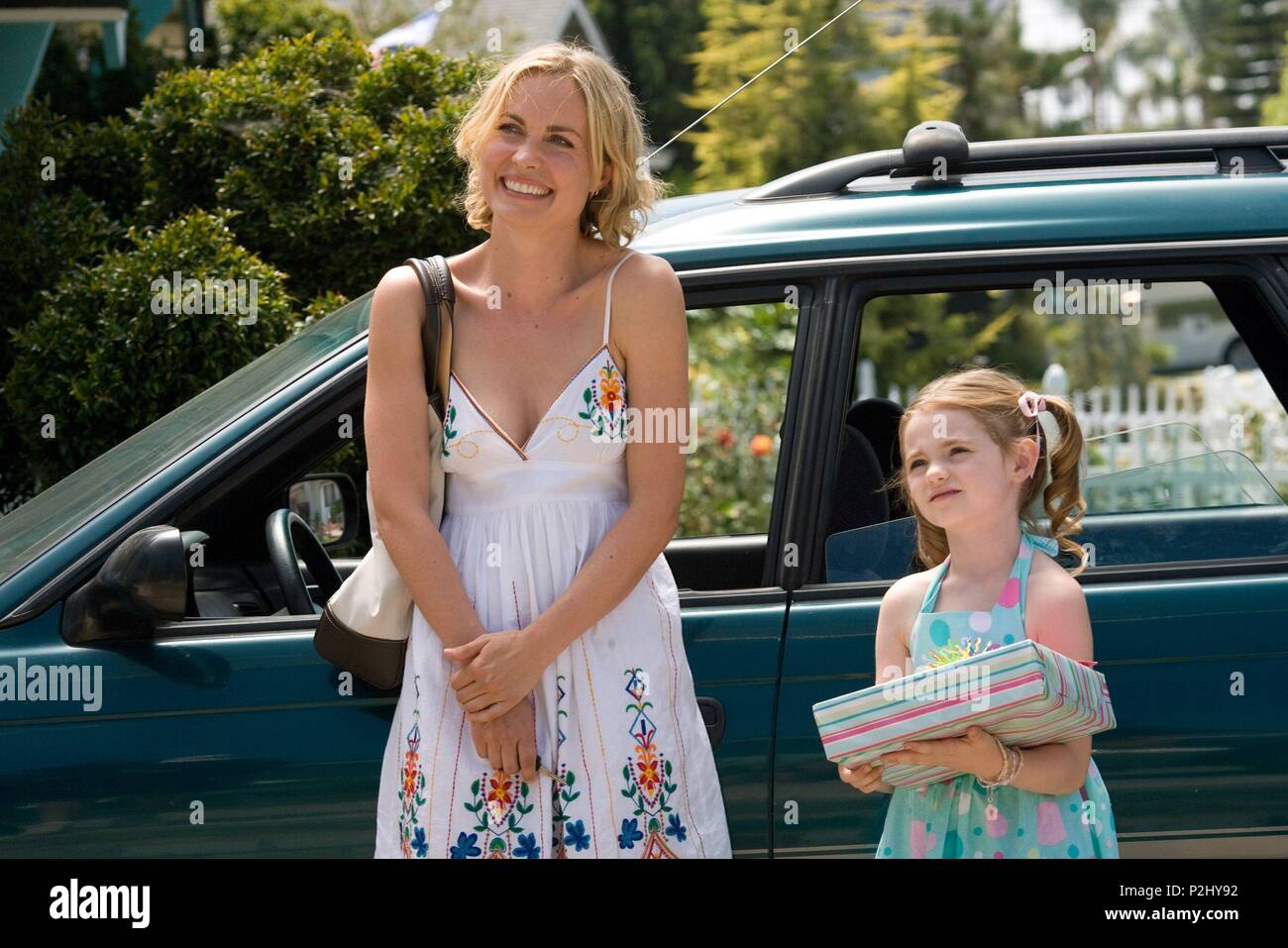 Titre original : HENRY POOLE EST ICI. Titre en anglais : HENRY POOLE EST ICI. Directeur : MARK PELLINGTON Film. Année : 2008. Stars : RADHA MITCHELL ; MORGAN LILY. CAMELOT : Crédit photos/LAKESHORE ENTERTAINMENT / ADYANI, Saeed / Album Banque D'Images