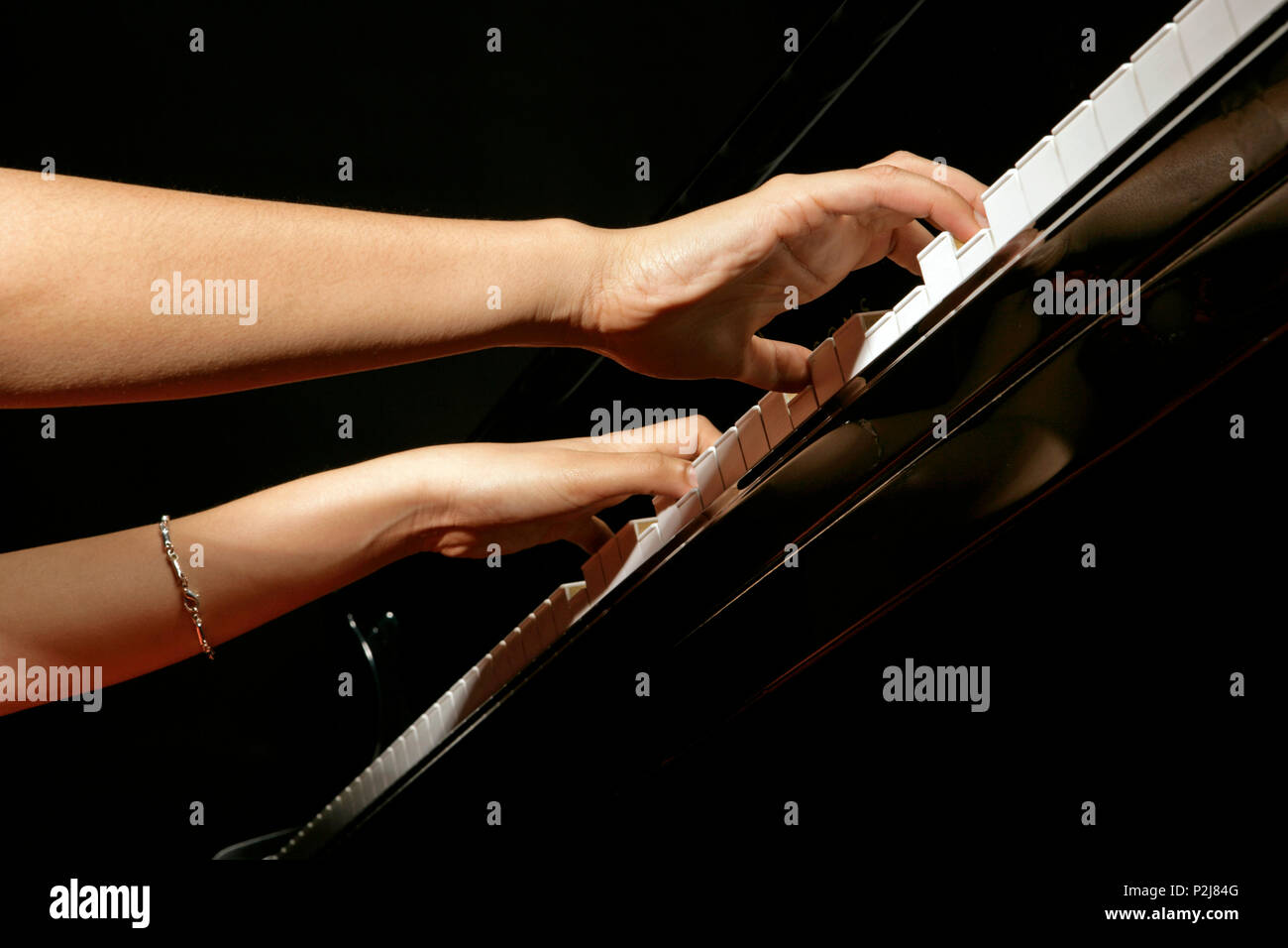 Générique - piano, pianiste Photo Stock - Alamy