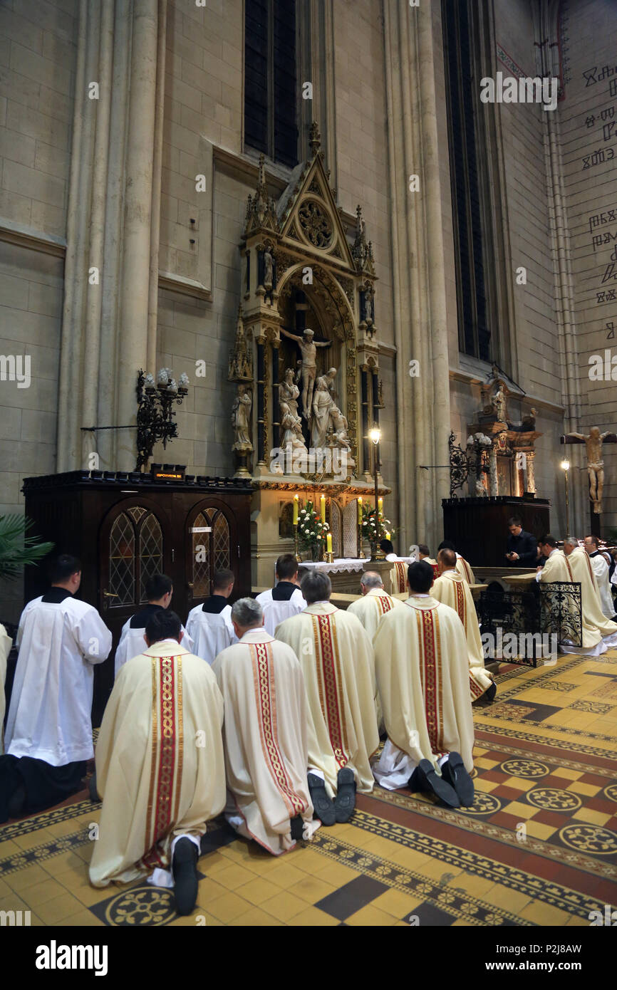 Jeudi saint, Messe du Seigneur, conduit par le Cardinal Josip Bozanic, Archevêque de Zagreb Banque D'Images
