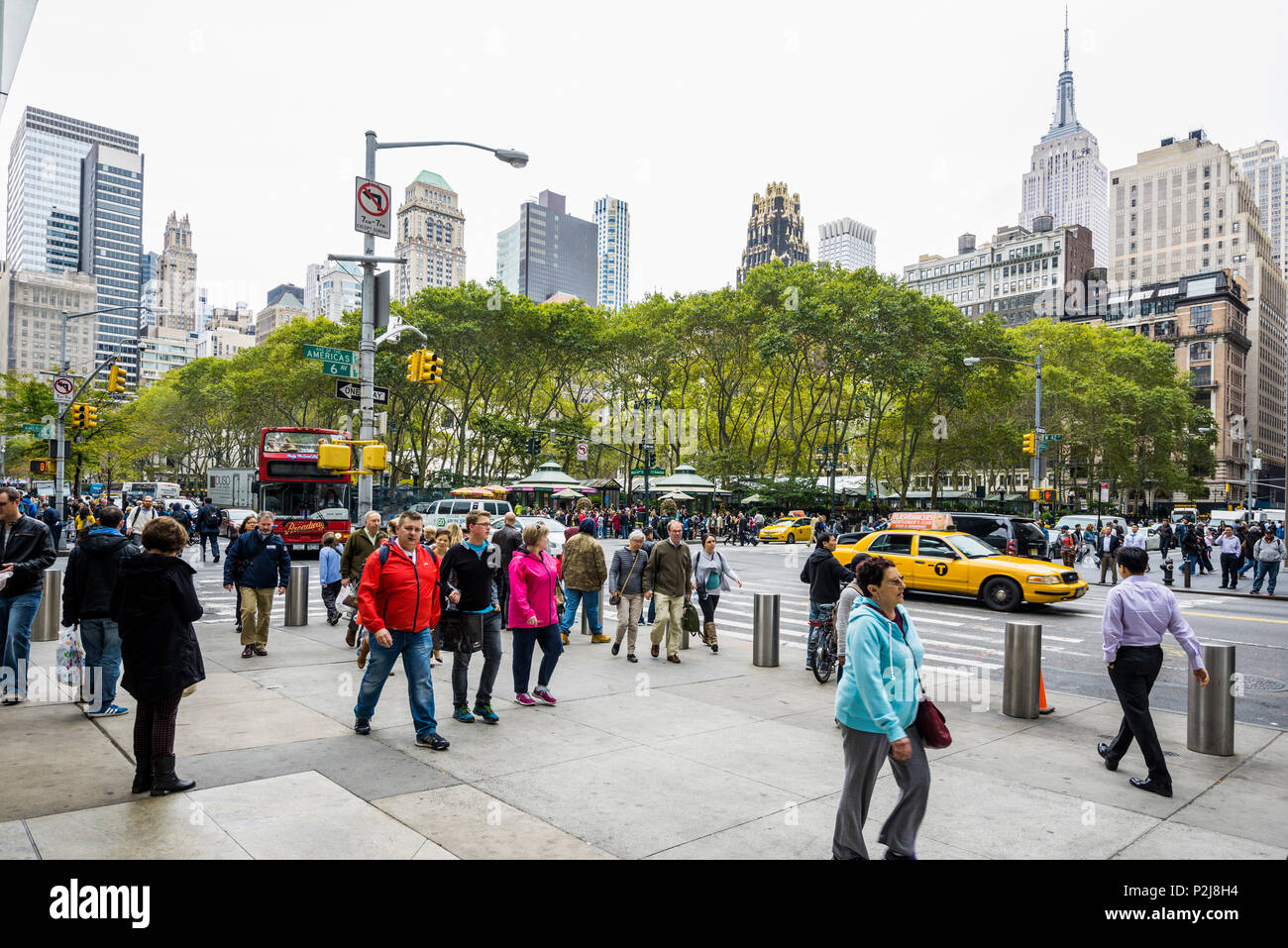 Au Bryant Park, 5e Avenue, Manhattan, New York, USA Banque D'Images