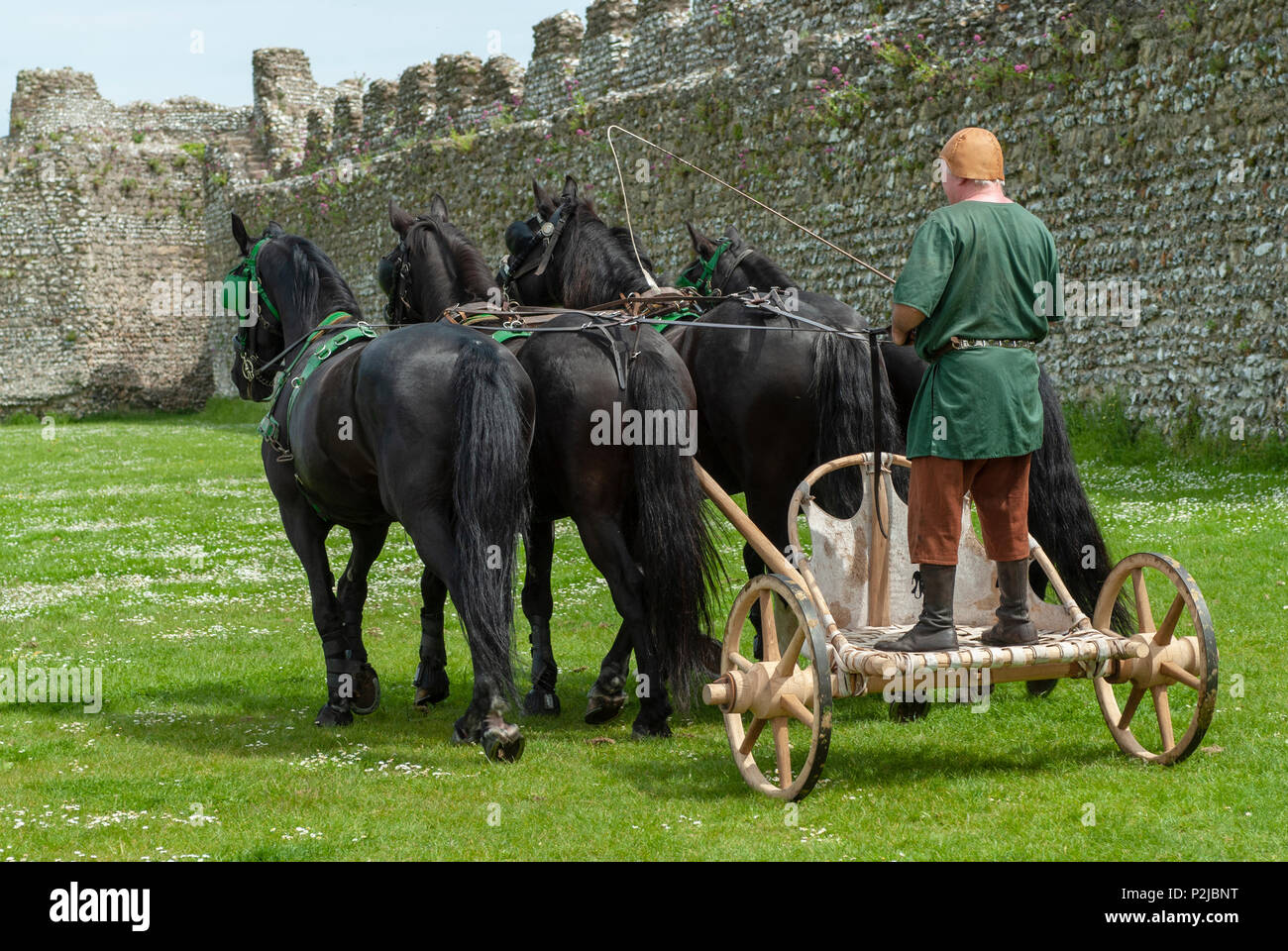 Roman - l'ancienne British - Cheval Noir 4 char de combat de démonstration. Groupe d'histoire de vie à Portchester Castle, Hampshire, Royaume-Uni Banque D'Images