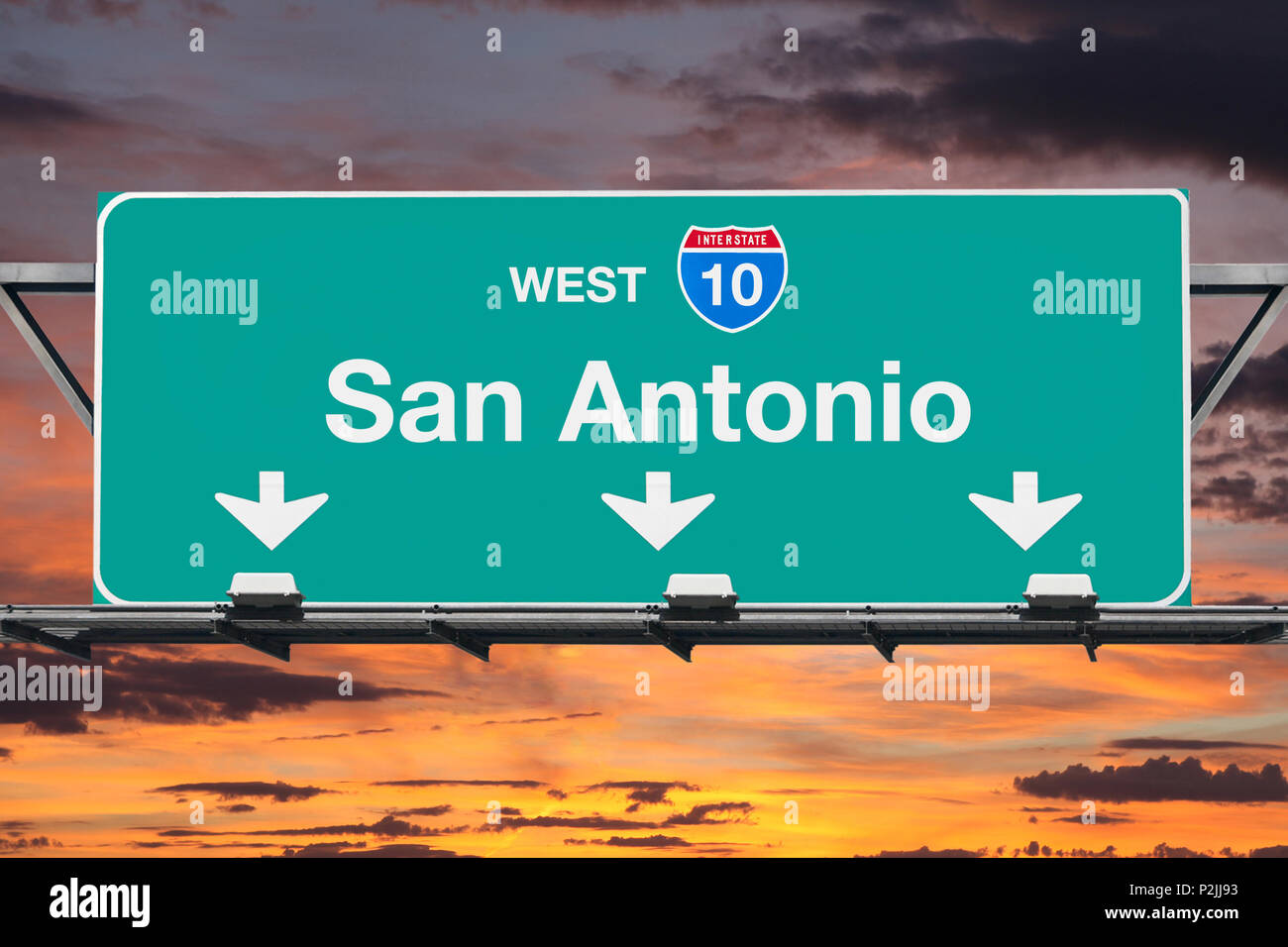 San Antonio Texas route 10 ouest autoroute généraux signe avec Ciel de coucher du soleil. Banque D'Images