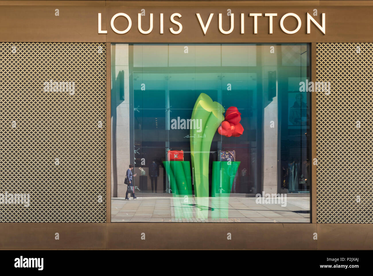 Angleterre Angleterre Manchester Greater Manchester centre-ville centre-ville louis vuitton shop window exchange street dans le centre-ville de Manchester Manchester uk Banque D'Images