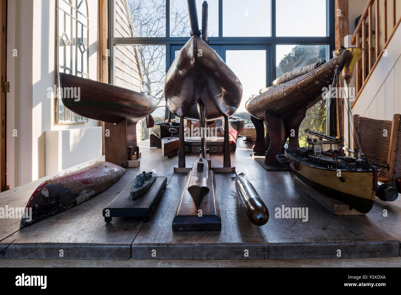 Architectes Maquettes bateaux coques à Sussex grange convertie Banque D'Images