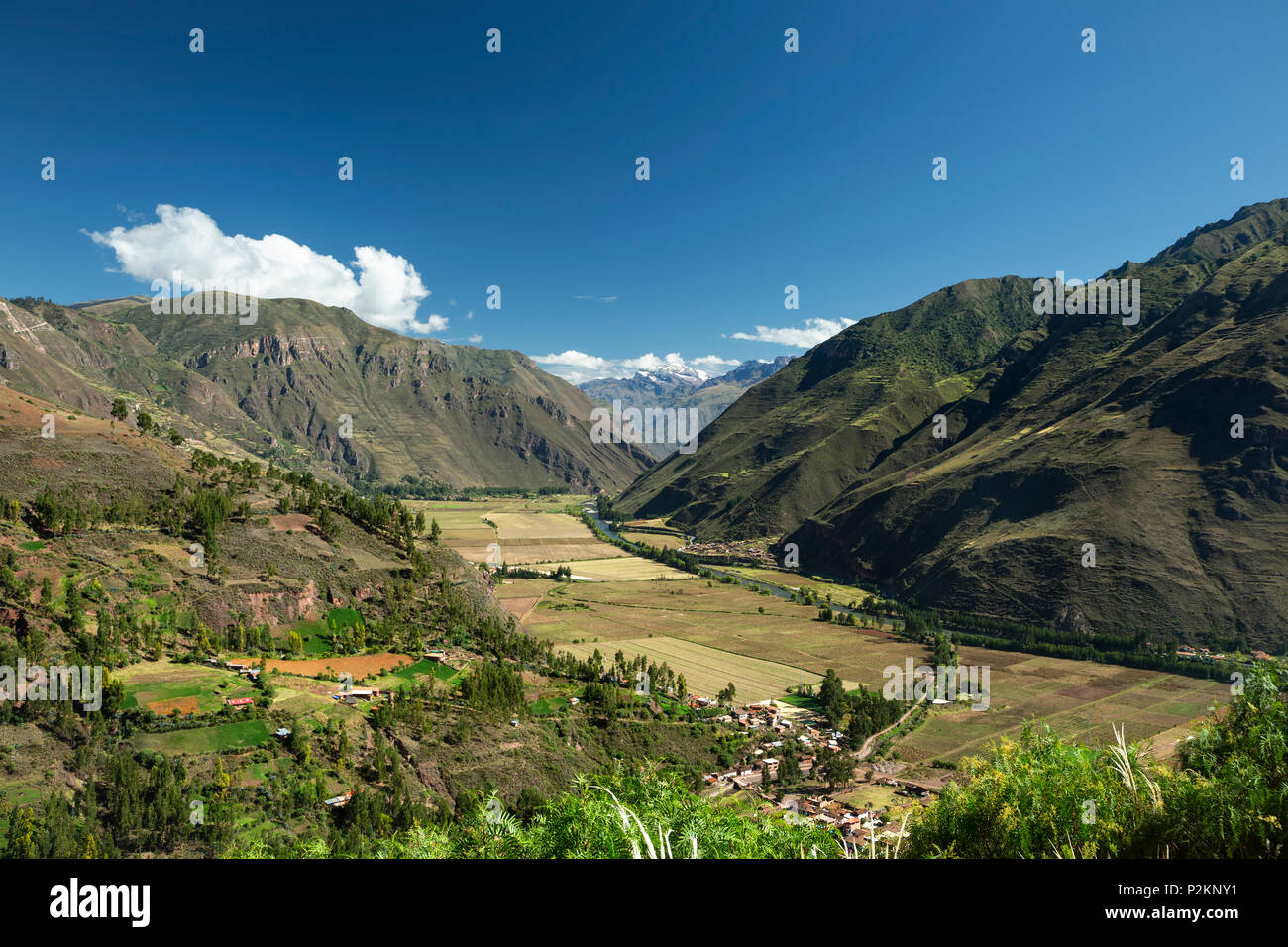 Vallée de l'Urubamba (Vallée Sacrée des Incas) et de la rivière Urubamba donnent sur Taray, Cusco, Pérou Banque D'Images