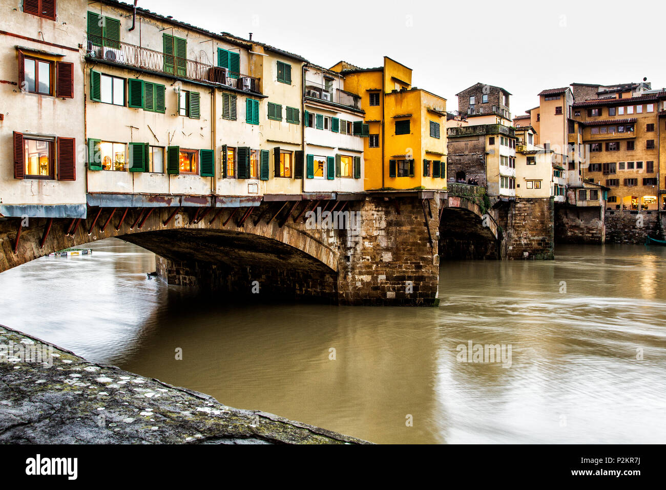 Le Ponte Vecchio (Vieux Pont). Florence, Province de Florence, en Italie. Banque D'Images