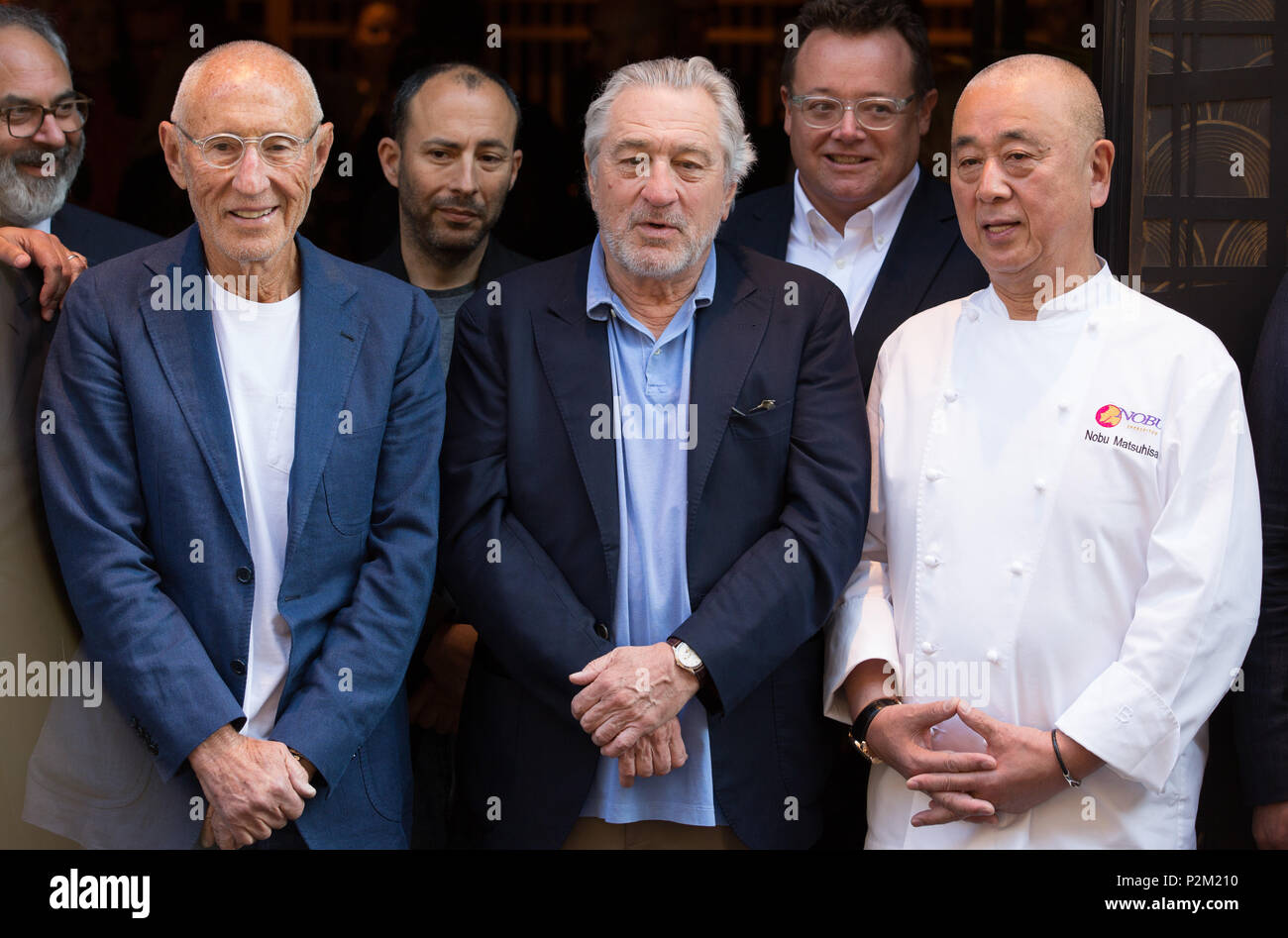 Arrivées VIP en tant que co-fondateurs de Nobu saké japonais traditionnels d'accueil et réception cérémonie célébrant le Nobu Hotel Shoreditch, qui a ouvert ses portes l'an dernier mettant en vedette : Meir Teper, Robert De Niro, Nobu Matsuhisa Où : London, Royaume-Uni Quand : 15 mai 2018 Credit : Phil Lewis/WENN.com Banque D'Images