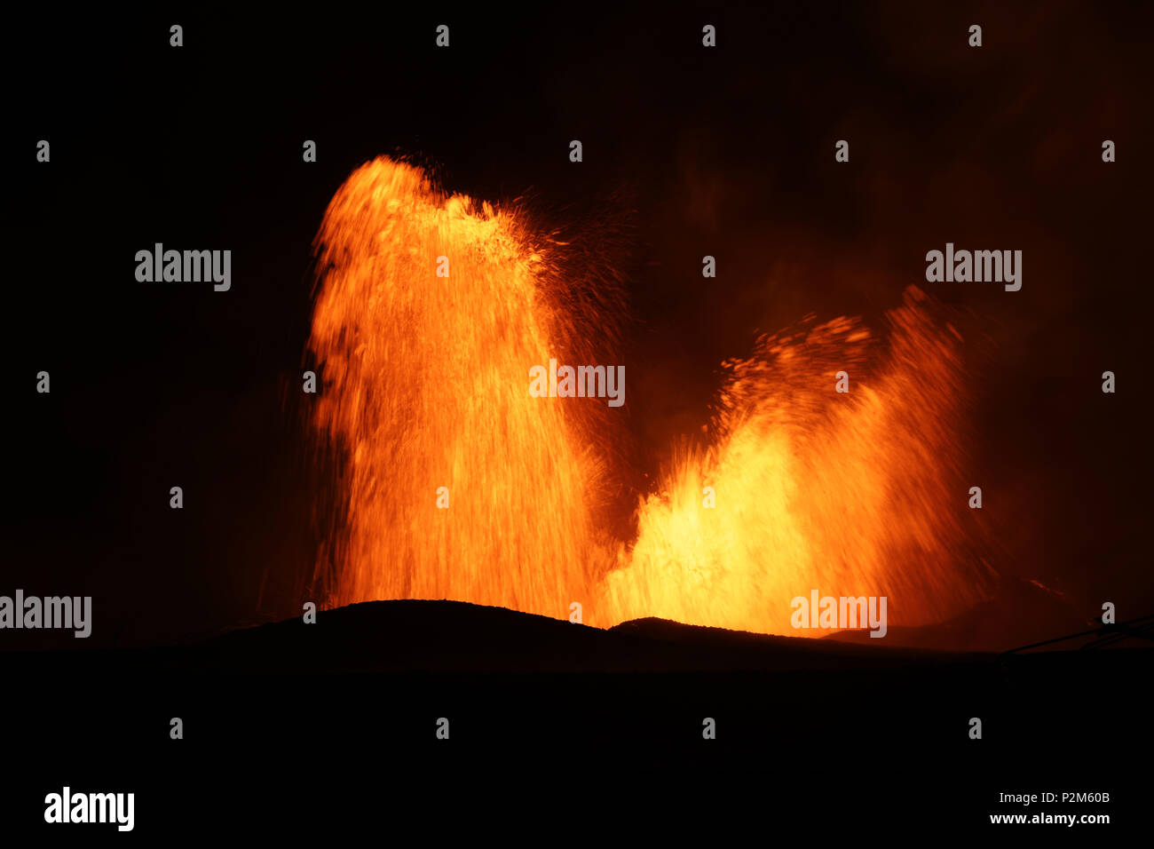 Fontaine de lave du volcan Kilauea à Hawaii à la fin du mois de mai 2018, une fissure 8 Banque D'Images