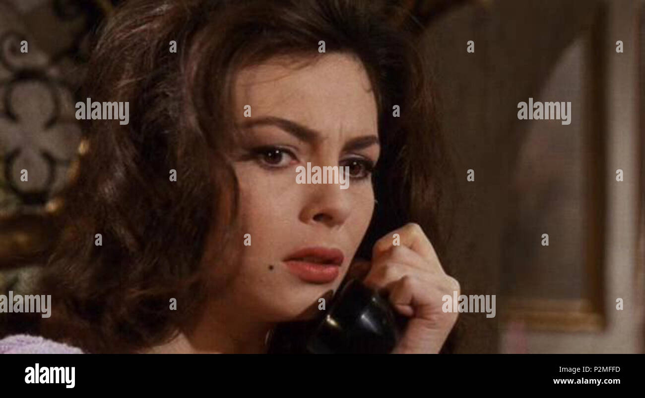 . Italiano : Screenshot dal film I tre volti della paura (1963) episodio di Mario Bava, Il Telefono. . Ce fichier n'est pas informations sur l'auteur. 39 I tre volti della paura, il telefono Banque D'Images