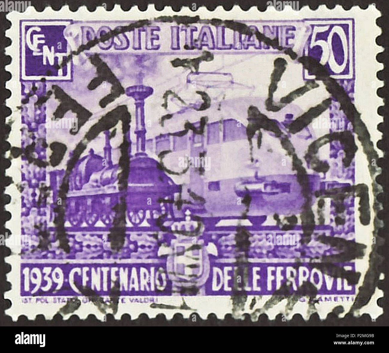 . Anglais : Cachet du Royaume d'Italie ; 1939 ; timbre commémoratif de la question 'Centenario delle ferrovie italiane" ( = l'italien pour "100e anniversaire des chemins de fer italiens (15 décembre 1939)') ; timbre avec le dessin de la première gare ferroviaire italien et d'une locomotive électrique des années 1930 avec bardage rationalisée ; stamp oblitérée à Vicenza, 1940 Stamp : Michel no 621 ; Yvert & Tellier : no 430 ; Scott : n° 411 couleur : violet Filigrane : italie n° 1 (couronne) Valeur nominale : 50 100. (Centesimi) Validité : envoi du 15 décembre 1939 jusqu'au 31 octobre 1940 Stamp taille image (zone imprimée sans Banque D'Images