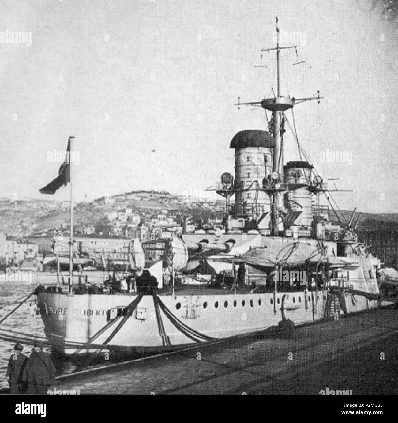 . Anglais : cuirassé italien Emanuele Filiberto dans Fiume à la fin de 1918 après la fin de la Première Guerre mondiale . Quelque part entre le 11 novembre 1918 et le 31 décembre 1918, 42 anonyme cuirassé italien Emanuele Filiberto Banque D'Images