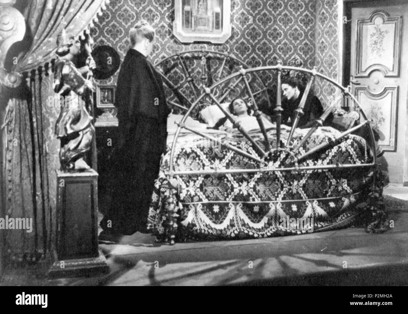 . Italiano : Foto di scena del film La bella addormentata (1942), regia di Luigi Chiarini. Fonte : Francesco Savio, Ma l'amore non, Milano 1975 Sonzogno, pag. 43. 1942. Luigi Chiarini 46 La bella addormentata 1942 Banque D'Images