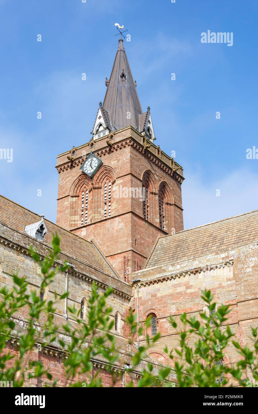 Tour de l'horloge de la cathédrale St Magnus, Broad Street, Kirkwall, Orkney, continentale, îles du Nord, Ecosse, Royaume-Uni Banque D'Images